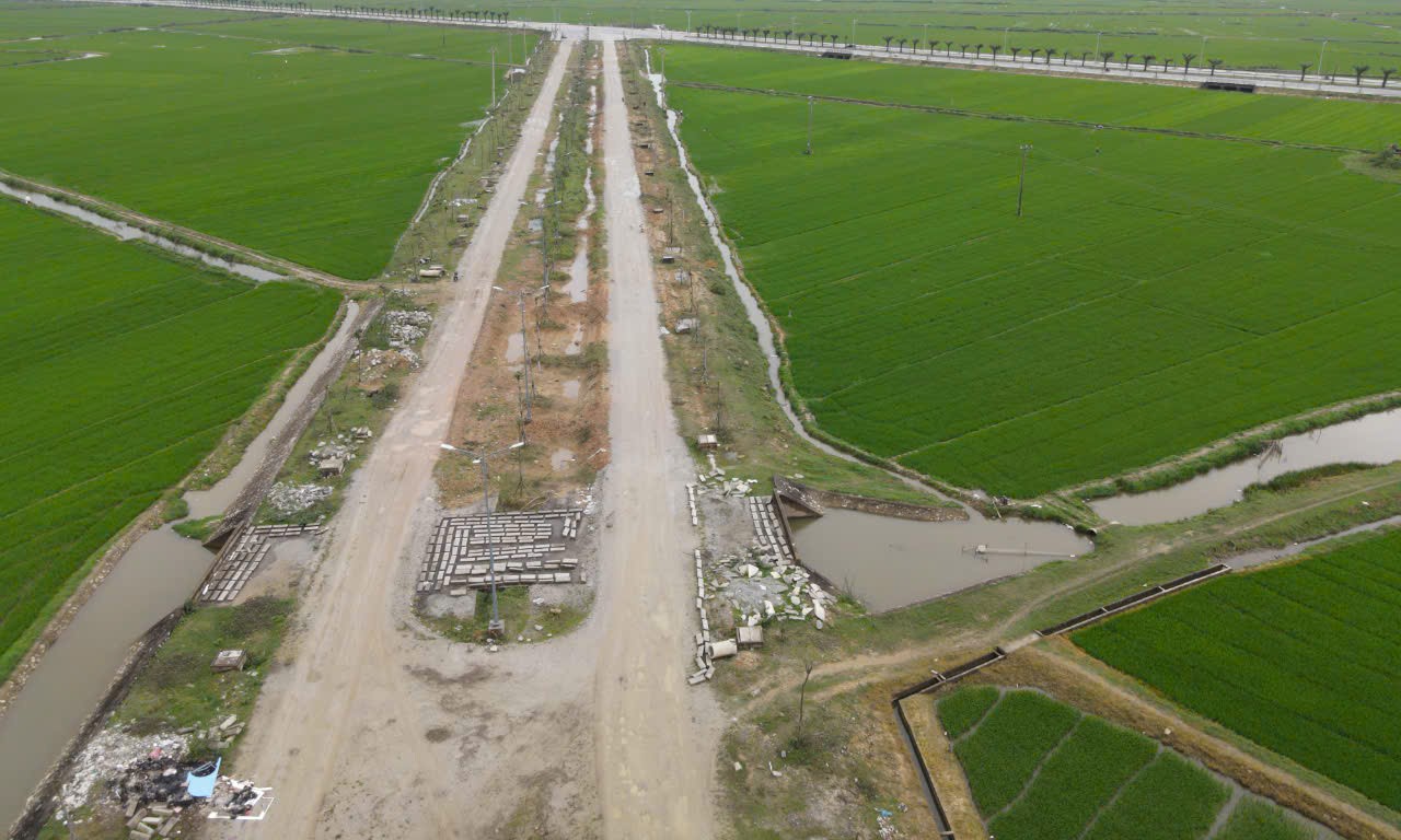 Tuyến đường 5km ở Huế thi công 7 năm chưa xong: Nhà thầu cam kết về đích trước 30/7- Ảnh 1. Tuyến đường 5km ở Huế thi công 7 năm chưa xong: Nhà thầu cam kết về đích trước 30/7- Ảnh 1.