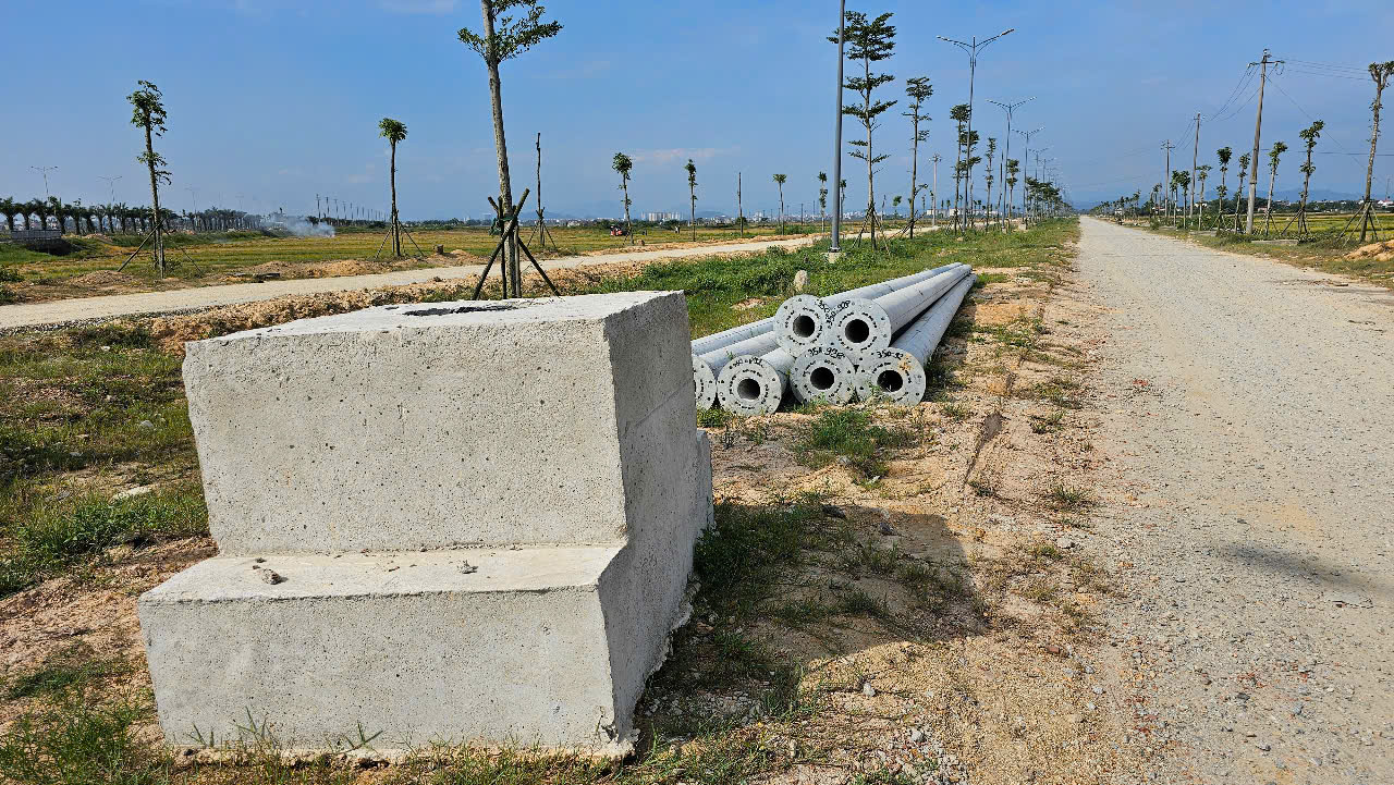 Tuyến đường 5km ở Huế thi công 7 năm chưa xong: Nhà thầu cam kết về đích trước 30/7- Ảnh 3. Tuyến đường 5km ở Huế thi công 7 năm chưa xong: Nhà thầu cam kết về đích trước 30/7- Ảnh 3.