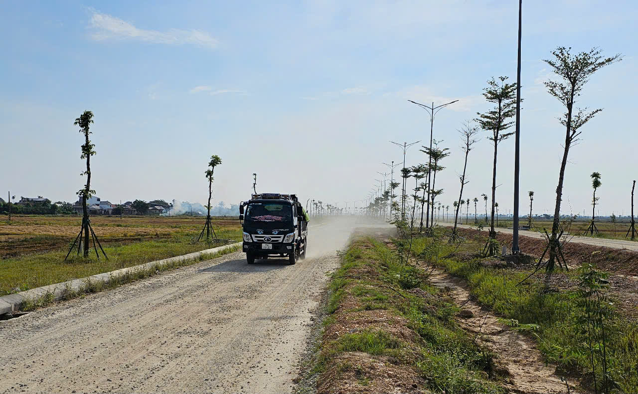 Tuyến đường 5km ở Huế thi công 7 năm chưa xong: Nhà thầu cam kết về đích trước 30/7- Ảnh 10. Tuyến đường 5km ở Huế thi công 7 năm chưa xong: Nhà thầu cam kết về đích trước 30/7- Ảnh 10.