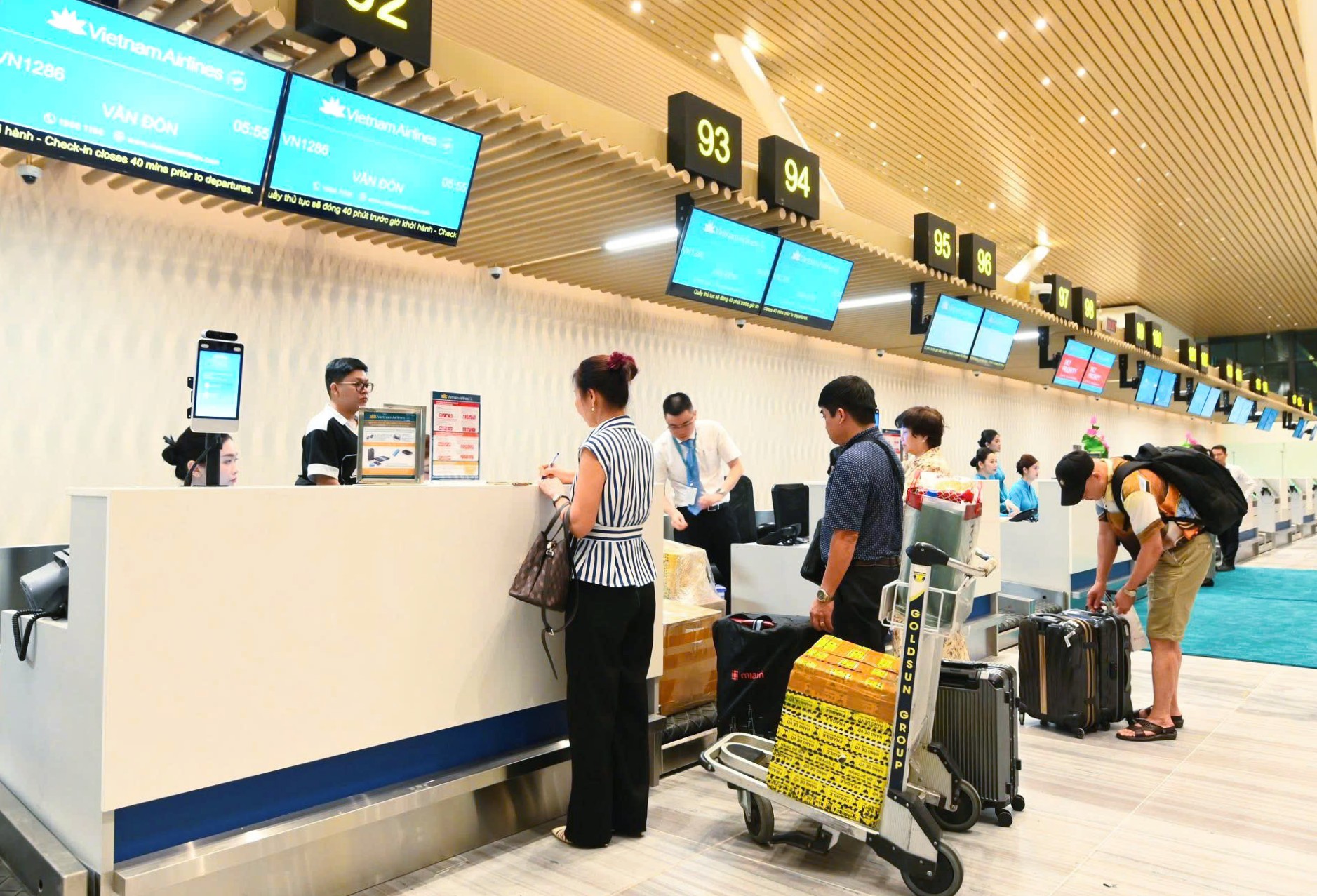 Nhà ga T3 Tân Sơn Nhất - Một không gian hàng không năng động và hiện đại- Ảnh 1. Nhà ga T3 Tân Sơn Nhất - Một không gian hàng không năng động và hiện đại- Ảnh 1.