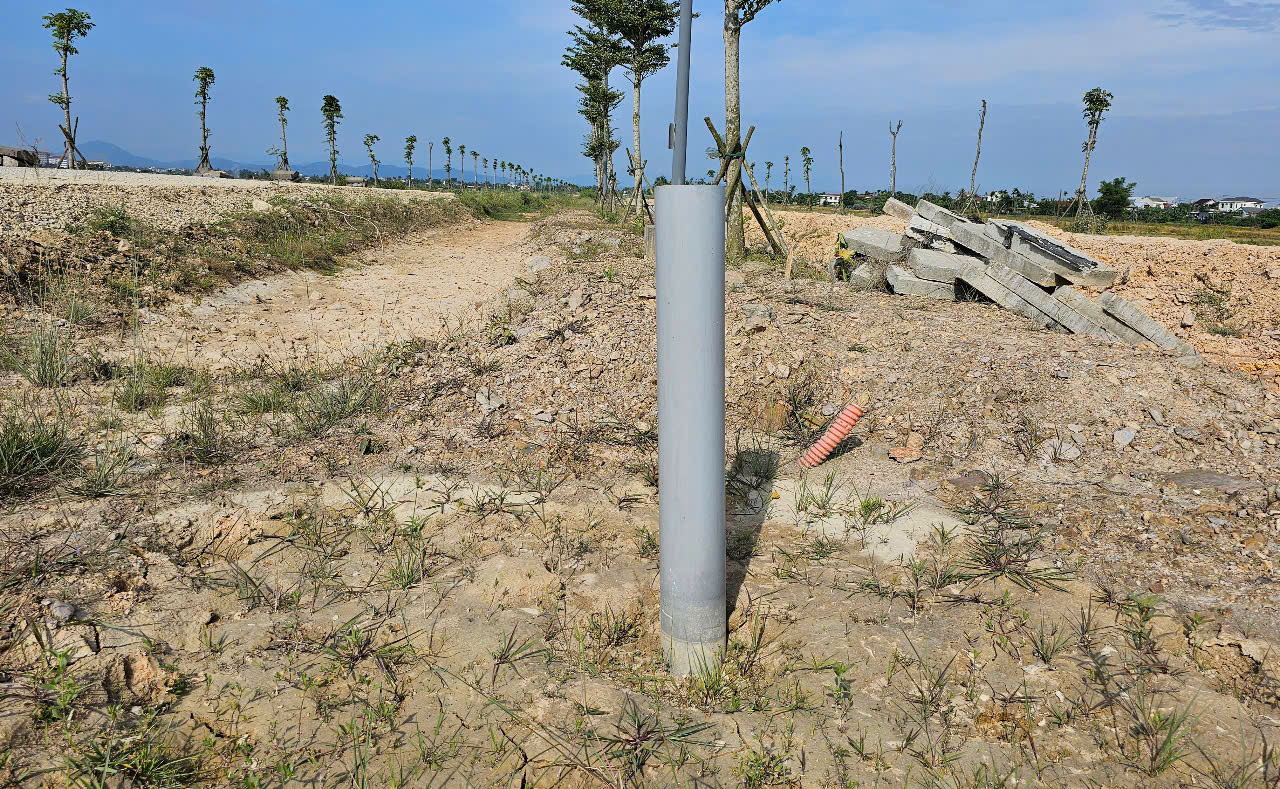 Tuyến đường 5km ở Huế thi công 7 năm chưa xong: Nhà thầu cam kết về đích trước 30/7- Ảnh 8. Tuyến đường 5km ở Huế thi công 7 năm chưa xong: Nhà thầu cam kết về đích trước 30/7- Ảnh 8.