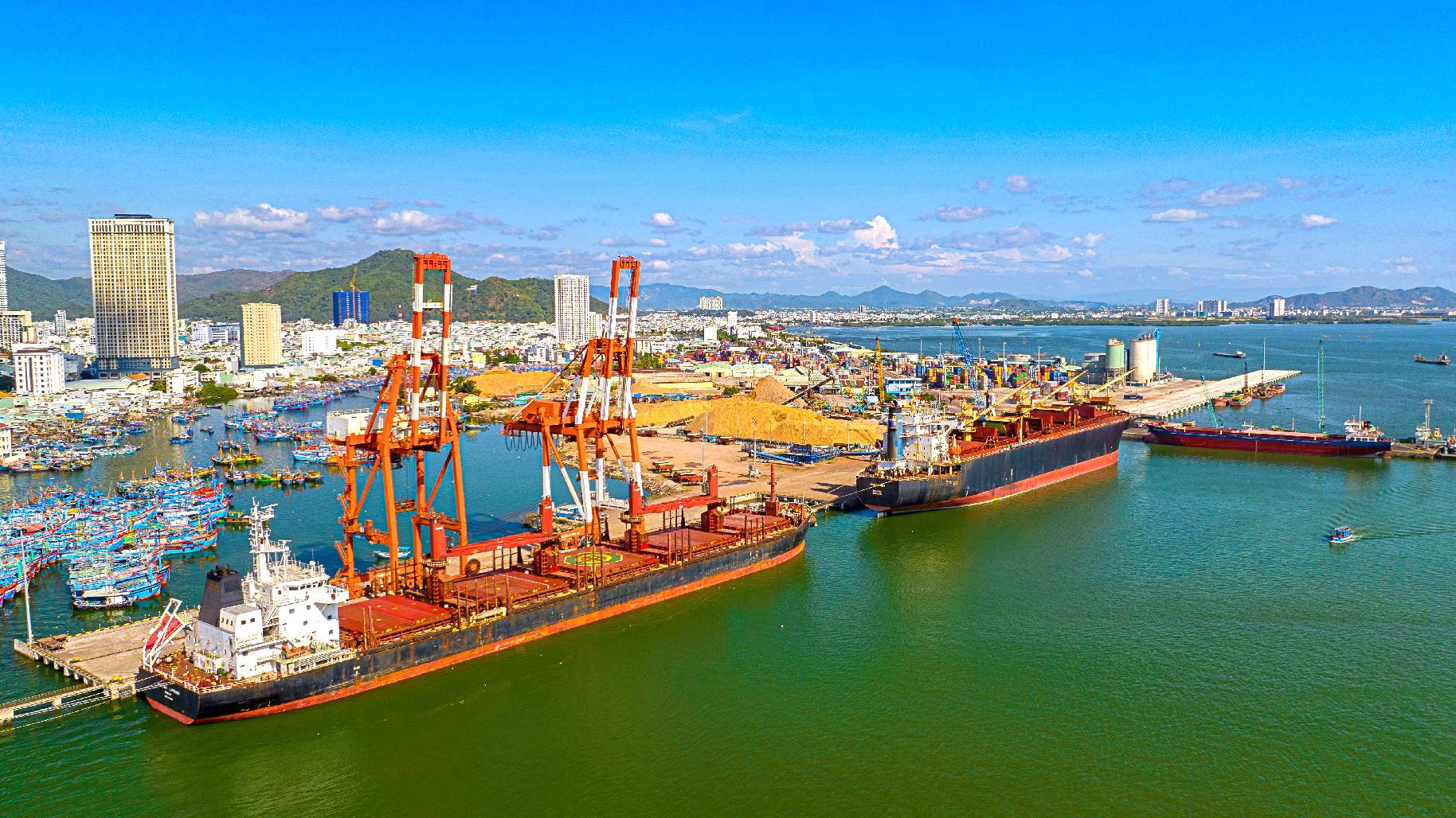 Quy hoạch cảng biển Bình Định, gỡ điểm nghẽn kết nối- Ảnh 1. Quy hoạch cảng biển Bình Định, gỡ điểm nghẽn kết nối- Ảnh 1.