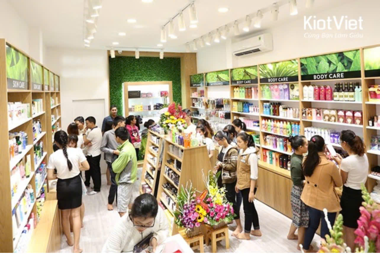 Thị trường kem chống nắng cháy hàng- Ảnh 1. Thị trường kem chống nắng cháy hàng- Ảnh 1.