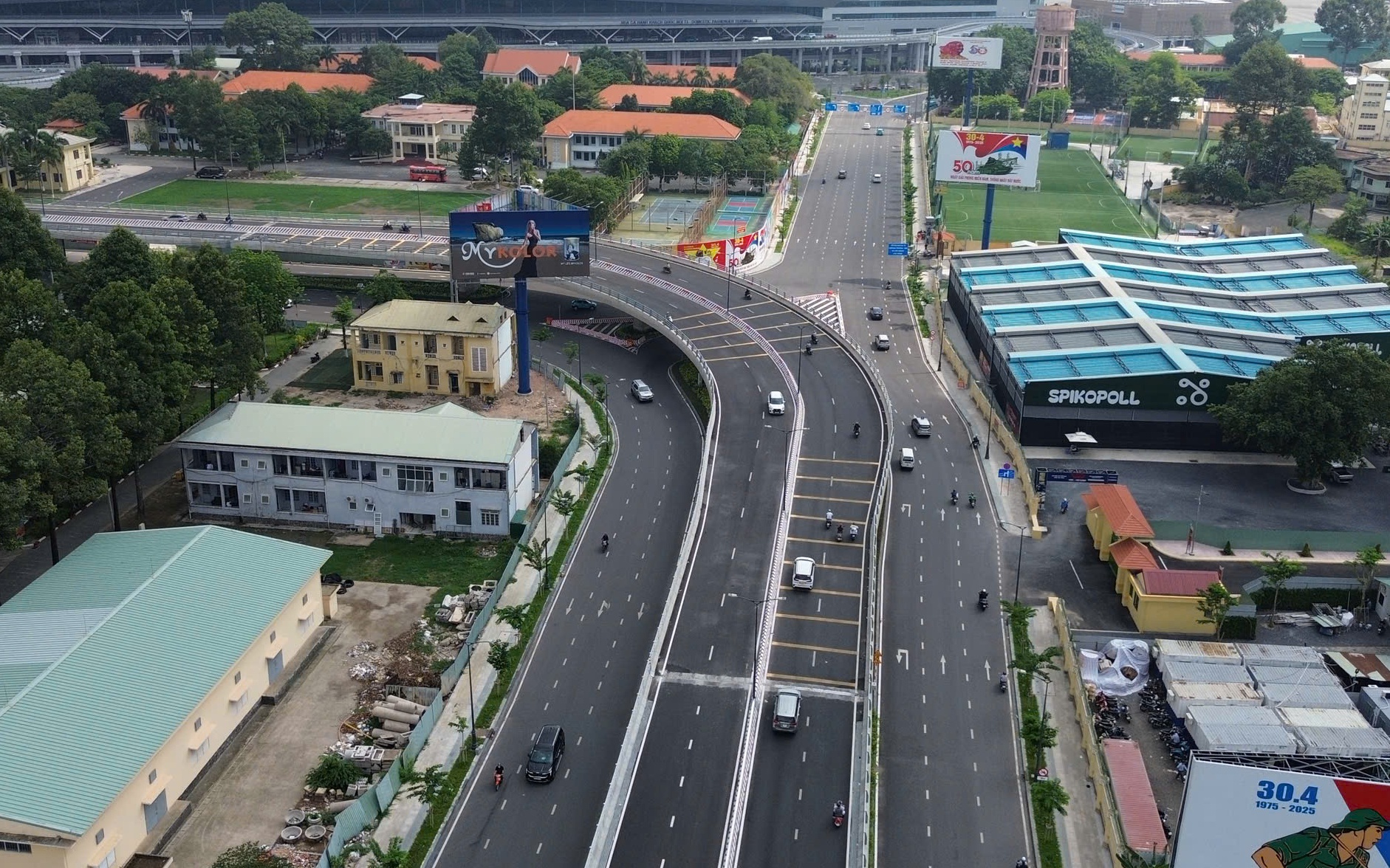 Vì sao đường nghìn tỷ trước nhà ga T3 vắng phương tiện qua lại?