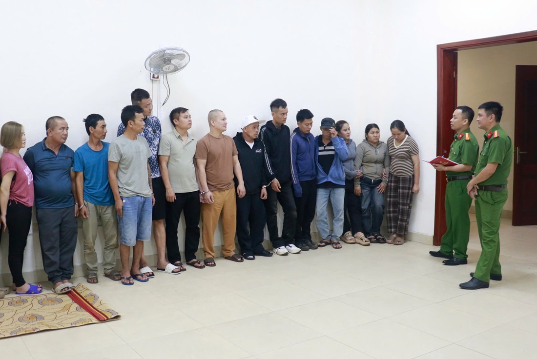 Công an Nghệ An triệt xóa "ổ nhóm" đánh bạc trong rừng- Ảnh 2. Công an Nghệ An triệt xóa "ổ nhóm" đánh bạc trong rừng- Ảnh 2.