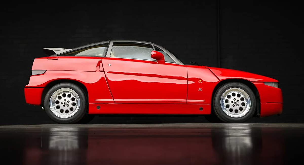 Xế cổ Alfa Romeo SZ có giá cao hơn xe mới- Ảnh 5. Xế cổ Alfa Romeo SZ có giá cao hơn xe mới- Ảnh 5.