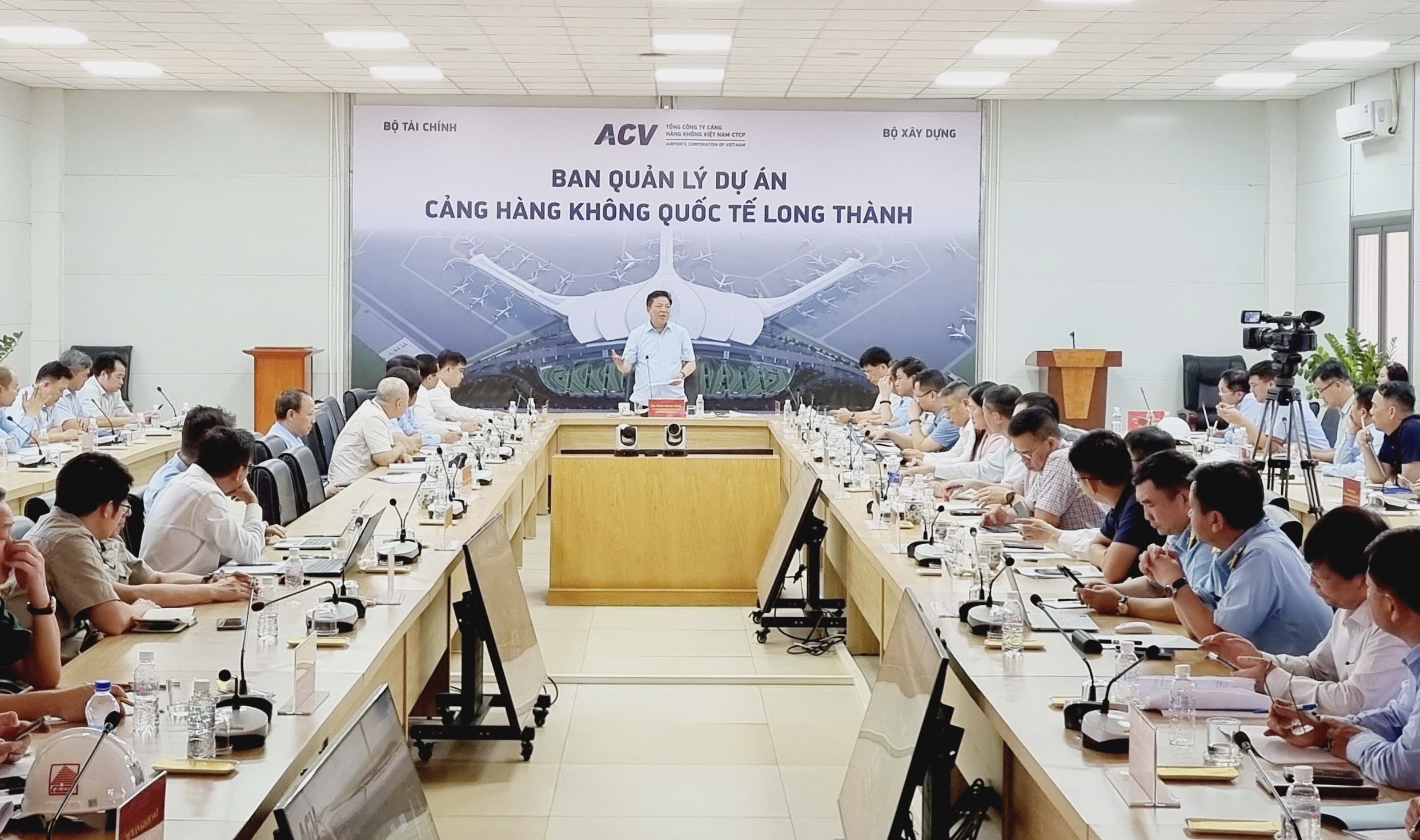 Bộ trưởng Bộ Xây dựng: Tăng tốc để cao tốc, sân bay Long Thành cán đích cuối năm 2025- Ảnh 4. Bộ trưởng Bộ Xây dựng: Tăng tốc để cao tốc, sân bay Long Thành cán đích cuối năm 2025- Ảnh 4.
