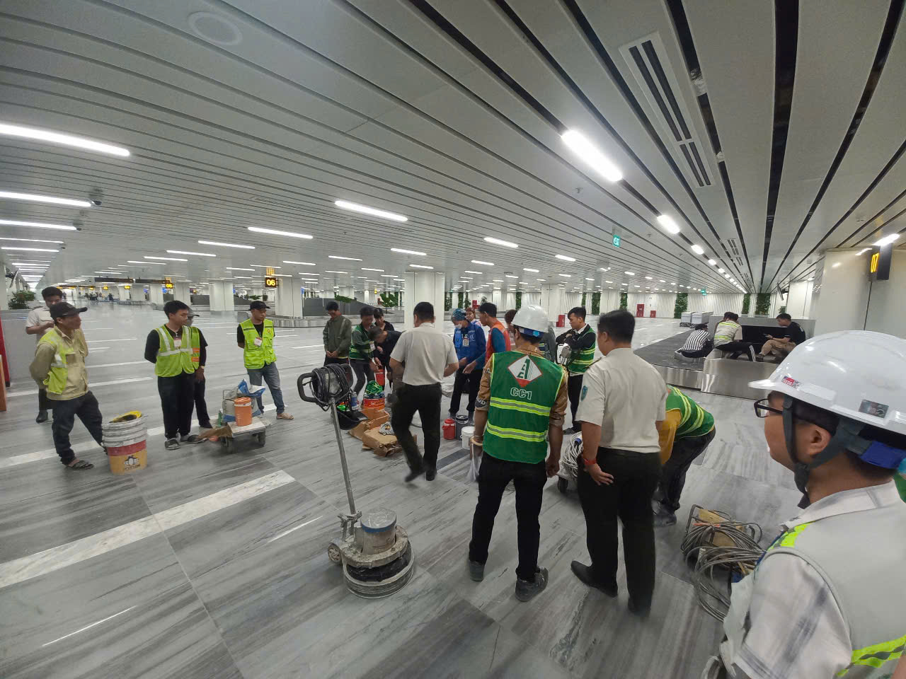 Hoàn thiện nền đá nhà ga T3 Tân Sơn Nhất trong tháng 6- Ảnh 2. Hoàn thiện nền đá nhà ga T3 Tân Sơn Nhất trong tháng 6- Ảnh 2.