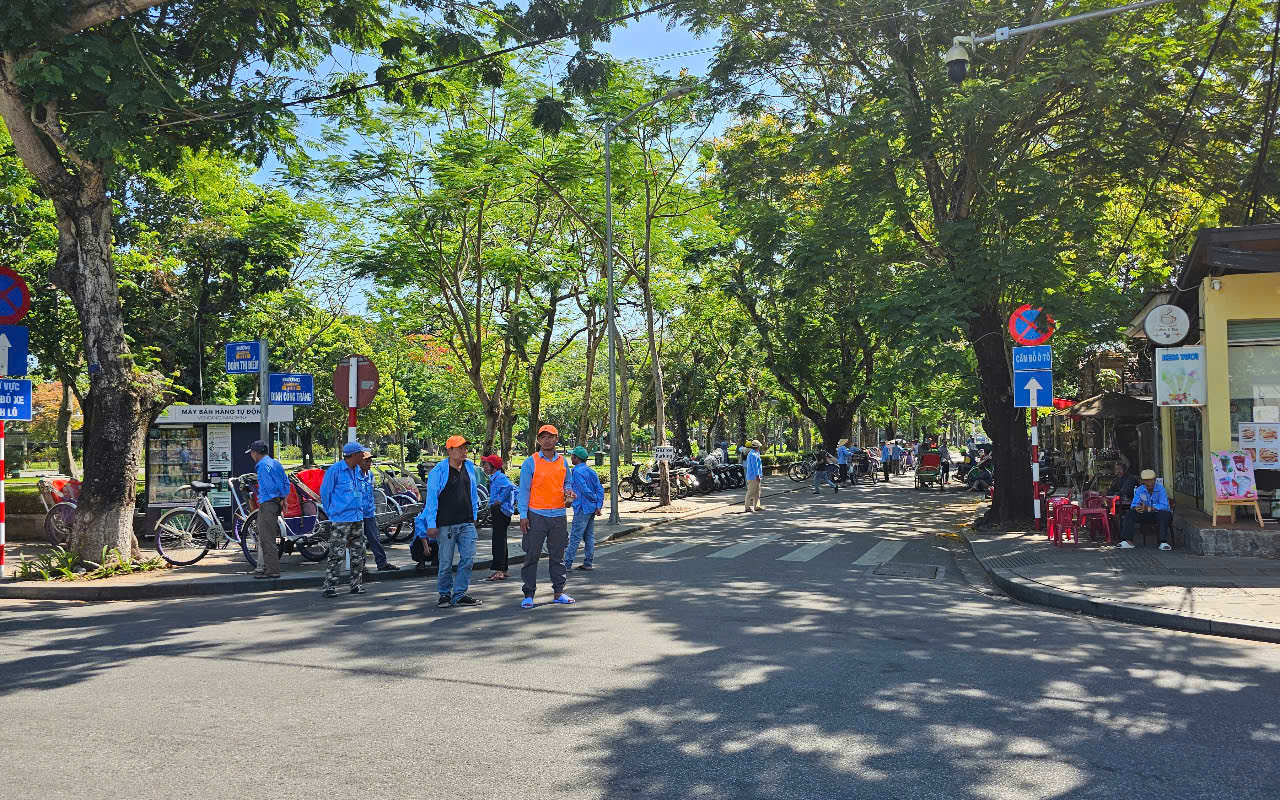 Huế: Chưa cắm biển báo giới hạn tốc độ, xe động cơ điện buộc phải dừng hoạt động- Ảnh 1. Huế: Chưa cắm biển báo giới hạn tốc độ, xe động cơ điện buộc phải dừng hoạt động- Ảnh 1.