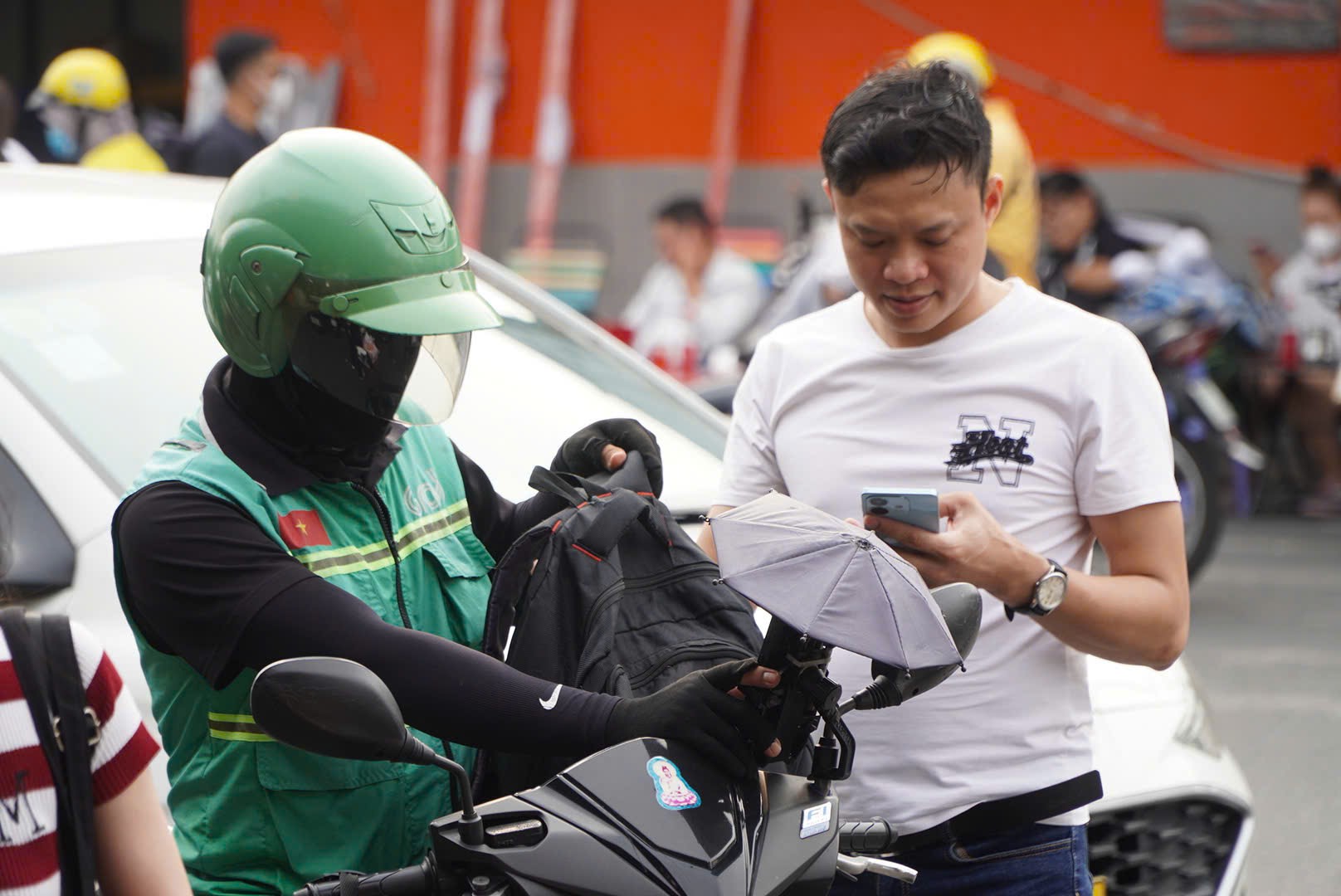 Đề xuất miễn phí trước bạ 2 năm cho người dân đổi xe xăng sang xe điện- Ảnh 2. Đề xuất miễn phí trước bạ 2 năm cho người dân đổi xe xăng sang xe điện- Ảnh 2.