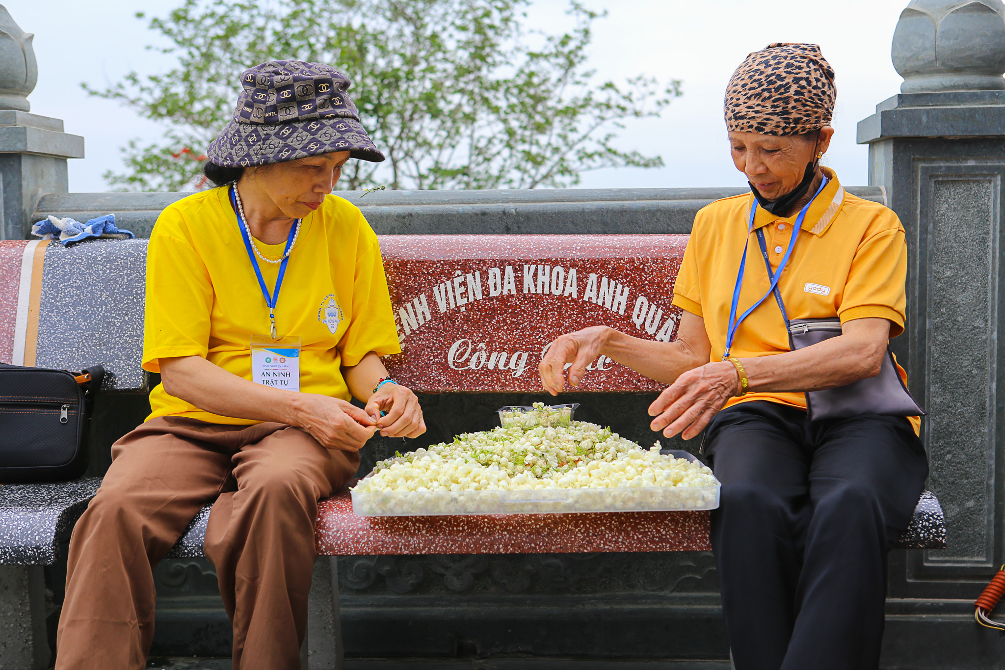 Hàng nghìn người đội mưa cung rước xá lợi Đức Phật về chùa Phúc Sơn- Ảnh 5. Hàng nghìn người đội mưa cung rước xá lợi Đức Phật về chùa Phúc Sơn- Ảnh 5.