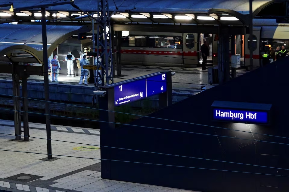 Đâm dao ở nhà ga Hamburg, Đức, 18 người bị thương- Ảnh 1. Đâm w88 luxury link w88 ở nhà ga Hamburg, Đức, 18 người bị thương- Ảnh 1.