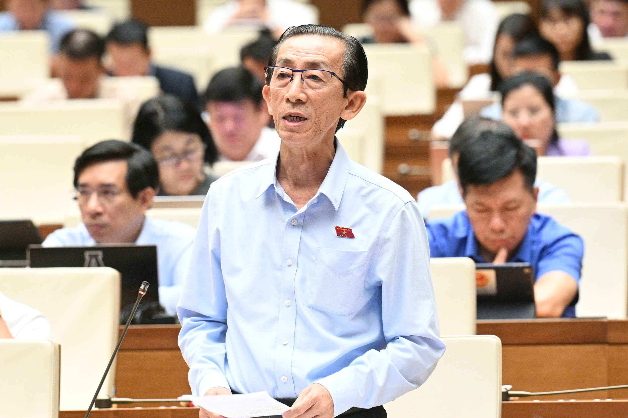 Đại biểu lo địa phương "dễ vay thì dày nợ"- Ảnh 2. Đại biểu lo địa phương "dễ vay thì dày nợ"- Ảnh 2.