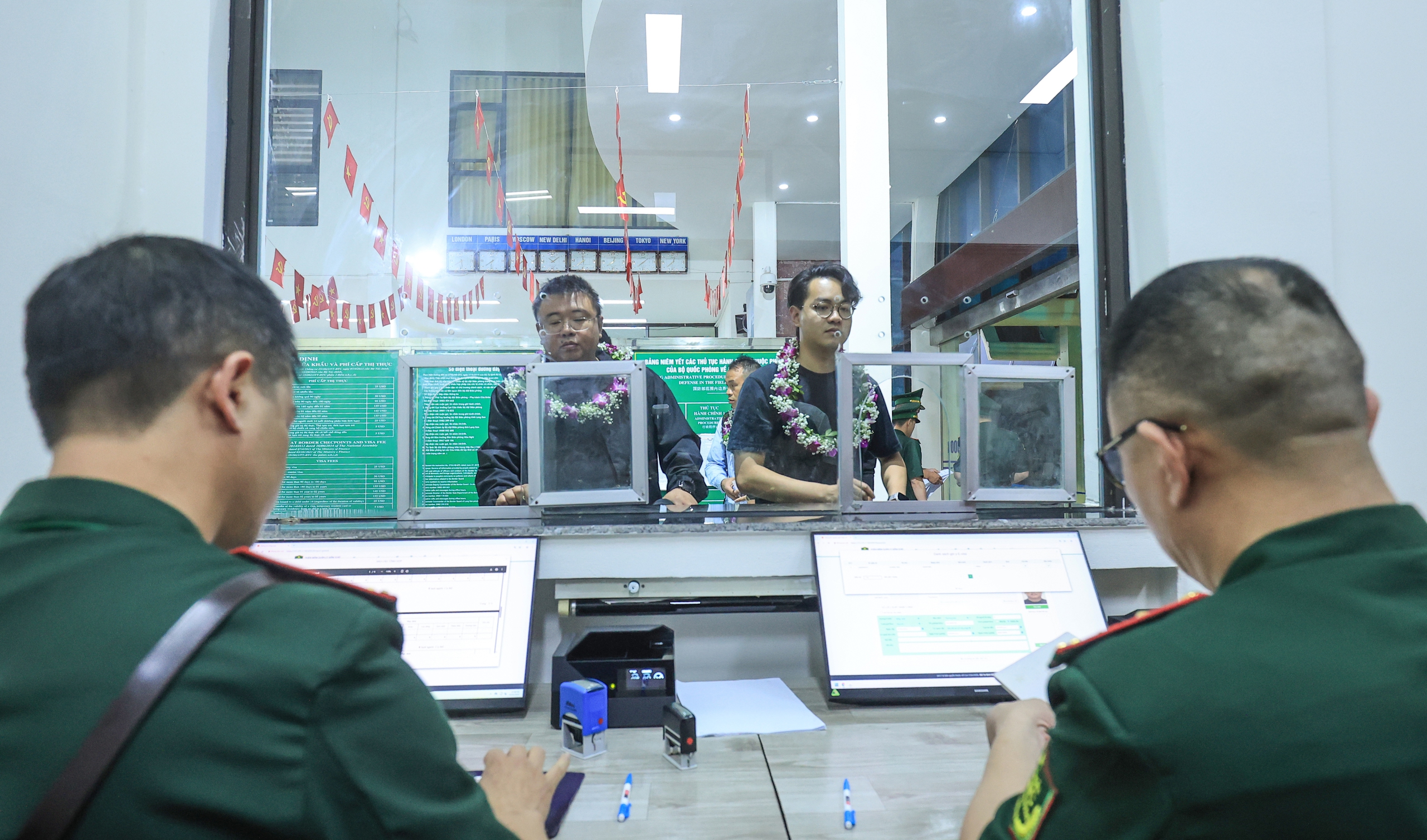 Tàu liên vận quốc tế đầu tiên đến ga Đồng Đăng sau 5 năm gián đoạn- Ảnh 9.