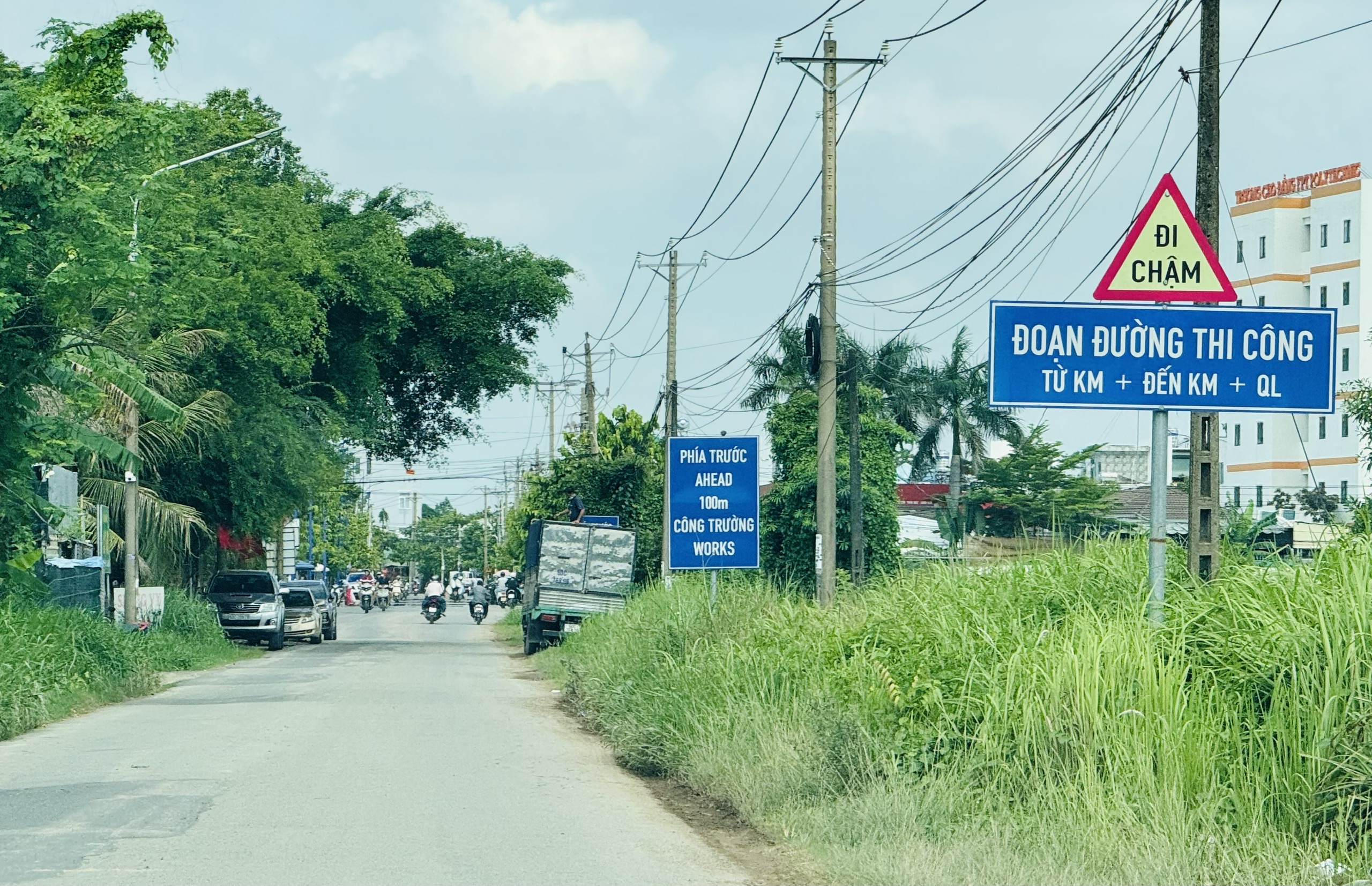 Mặt bằng "xôi đỗ", công trường đường trục trung tâm với cầu Thống Nhất vẫn rộn tiếng máy- Ảnh 13.