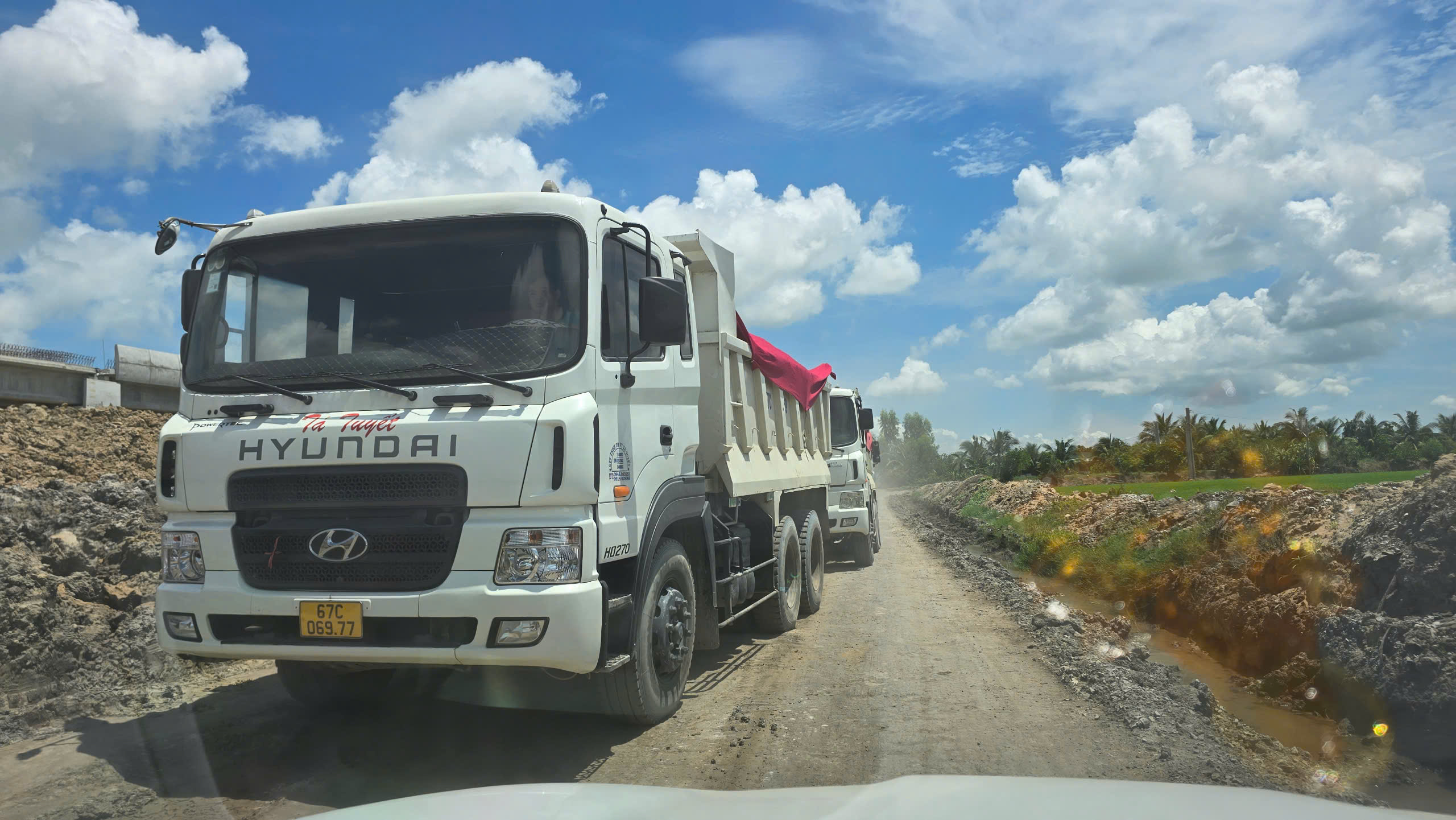 Được gỡ khó vật liệu, cao tốc Châu Đốc - Cần Thơ - Sóc Trăng qua An Giang vượt tiến độ- Ảnh 8. Được gỡ khó vật liệu, cao tốc Châu Đốc - Cần Thơ - Sóc Trăng qua An Giang vượt tiến độ- Ảnh 8.