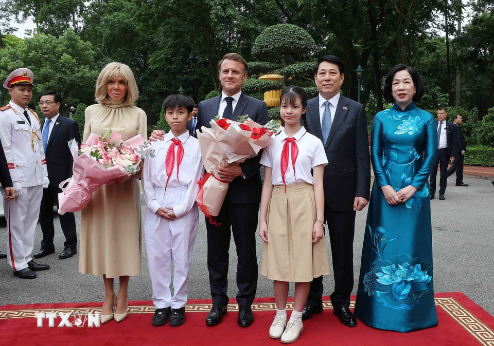Chủ tịch nước Lương Cường chủ trì lễ đón trọng thể Tổng thống Pháp Emmanuel Macron- Ảnh 2. Chủ tịch nước Lương Cường chủ trì lễ đón trọng thể Tổng thống Pháp Emmanuel Macron- Ảnh 2.
