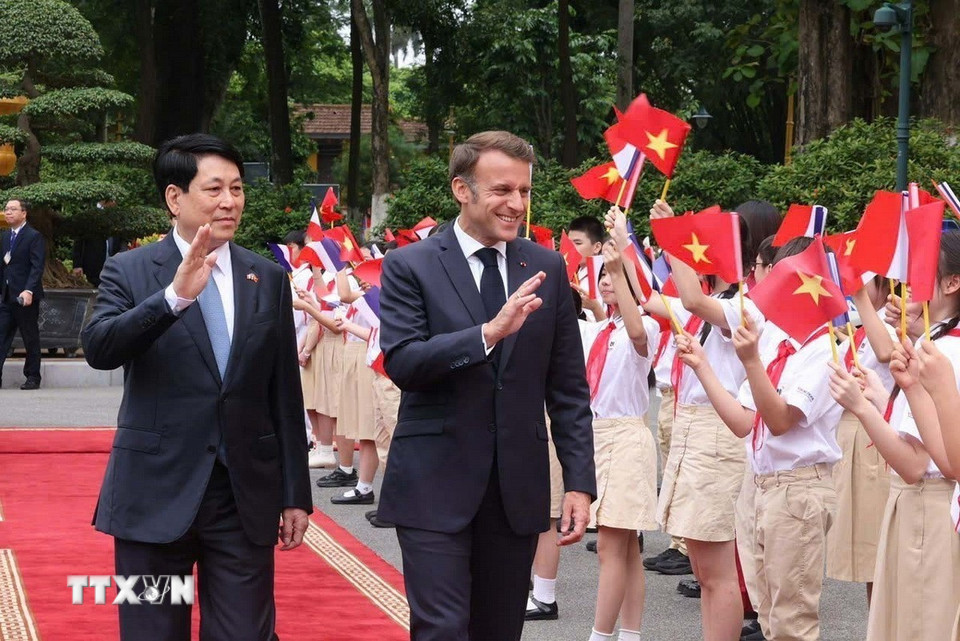 Chủ tịch nước Lương Cường chủ trì lễ đón trọng thể Tổng thống Pháp Emmanuel Macron- Ảnh 3. Chủ tịch nước Lương Cường chủ trì lễ đón trọng thể Tổng thống Pháp Emmanuel Macron- Ảnh 3.