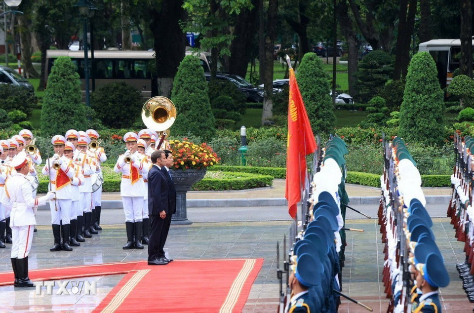 Chủ tịch nước Lương Cường chủ trì lễ đón trọng thể Tổng thống Pháp Emmanuel Macron- Ảnh 4. Chủ tịch nước Lương Cường chủ trì lễ đón trọng thể Tổng thống Pháp Emmanuel Macron- Ảnh 4.