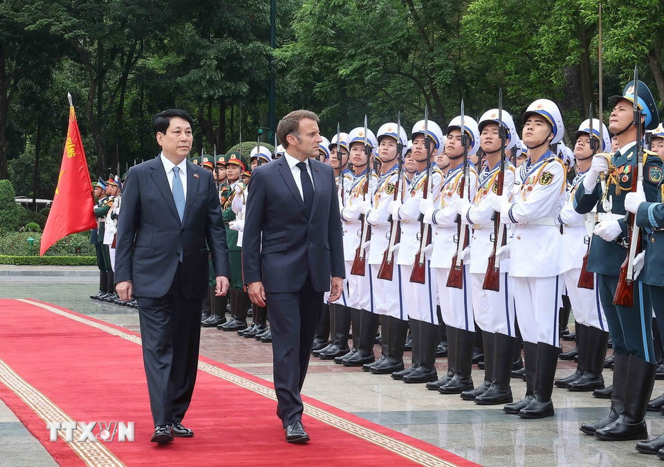 Chủ tịch nước Lương Cường chủ trì lễ đón trọng thể Tổng thống Pháp Emmanuel Macron- Ảnh 5. Chủ tịch nước Lương Cường chủ trì lễ đón trọng thể Tổng thống Pháp Emmanuel Macron- Ảnh 5.