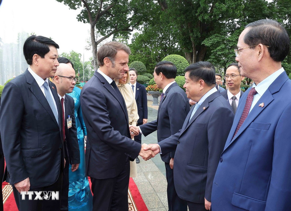 Chủ tịch nước Lương Cường chủ trì lễ đón trọng thể Tổng thống Pháp Emmanuel Macron- Ảnh 7. Chủ tịch nước Lương Cường chủ trì lễ đón trọng thể Tổng thống Pháp Emmanuel Macron- Ảnh 7.