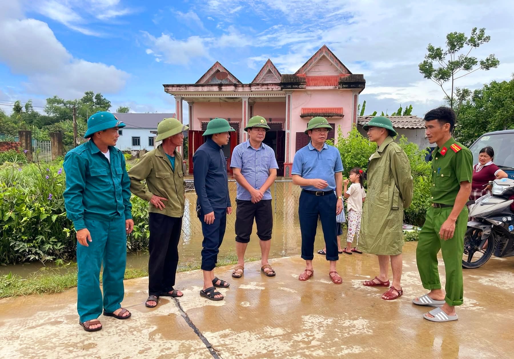 Hà Tĩnh: Nhiều giải pháp giảm thiệt hại do thiên tai, mưa lũ, ổn định đời sống người dân- Ảnh 2. Hà Tĩnh: Nhiều giải pháp giảm thiệt hại do thiên tai, mưa lũ, ổn định đời sống người dân- Ảnh 2.