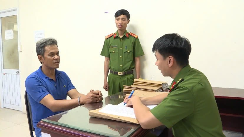 TP.HCM: Bắt khẩn cấp đối tượng vi phạm nồng độ cồn chống đối làm CSGT gãy tay- Ảnh 1. TP.HCM: Bắt khẩn cấp đối tượng vi phạm nồng độ cồn chống đối làm CSGT gãy tay- Ảnh 1.