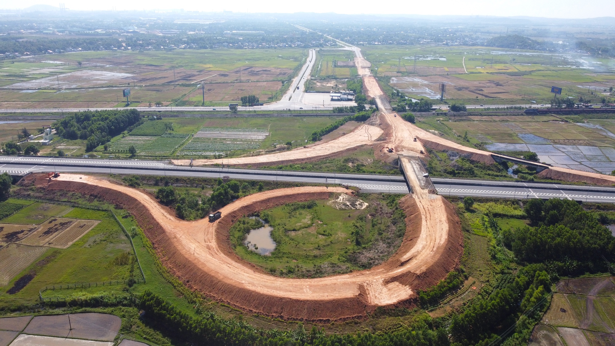 Cấp thiết nâng cấp đường kết nối cảng Dung Quất với quốc lộ và cao tốc- Ảnh 7. Cấp thiết nâng cấp đường kết nối cảng Dung Quất với quốc lộ và cao tốc- Ảnh 7.