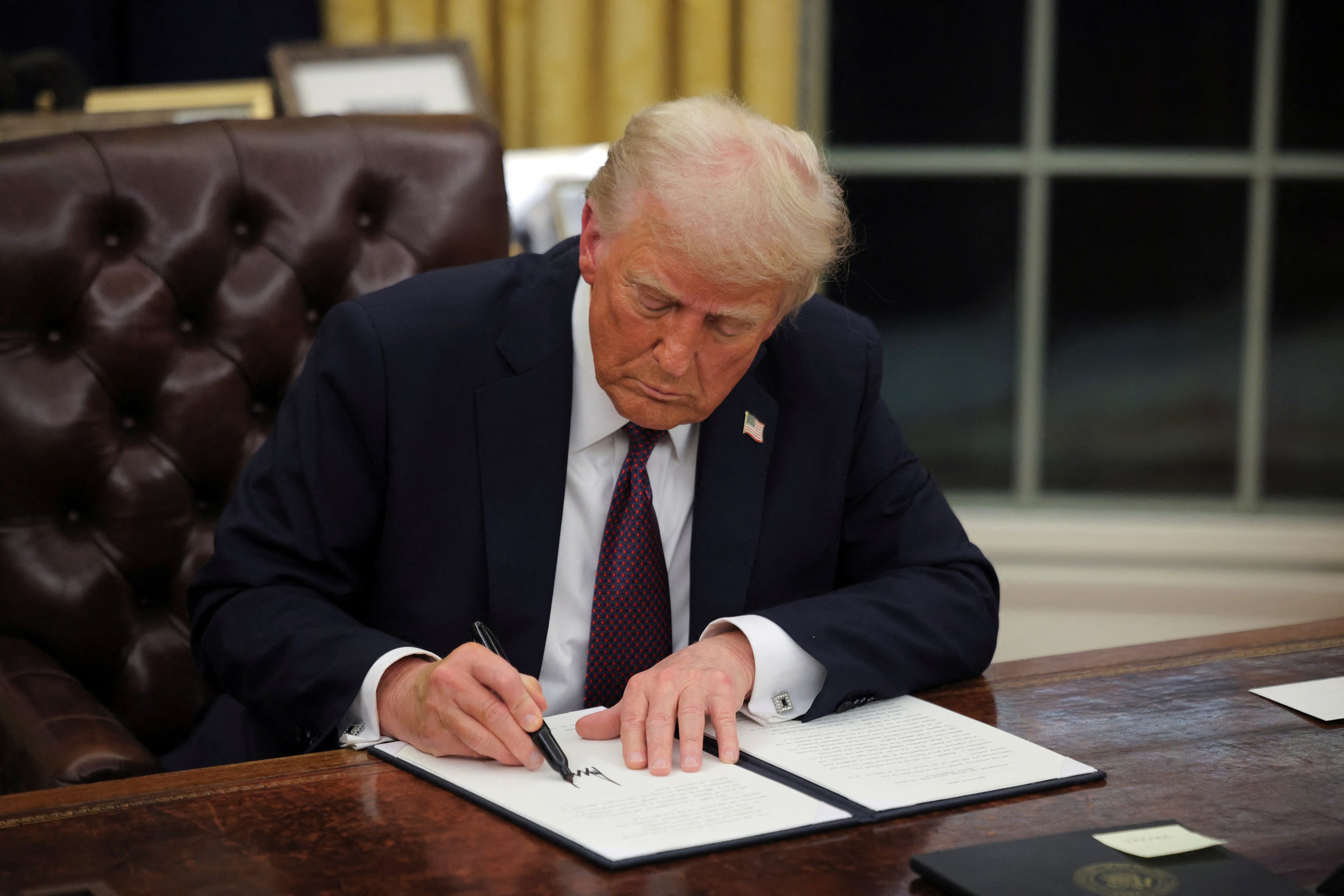 Tổng thống Mỹ Donald Trump hoãn áp thuế 50% lên hàng hóa EU đến ngày 9/7- Ảnh 1.