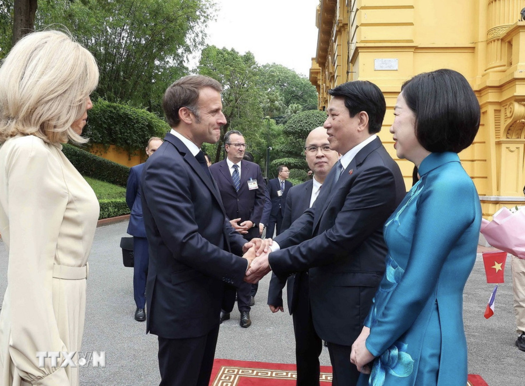 Chủ tịch nước Lương Cường chủ trì lễ đón trọng thể Tổng thống Pháp Emmanuel Macron- Ảnh 1. Chủ tịch nước Lương Cường chủ trì lễ đón trọng thể Tổng thống Pháp Emmanuel Macron- Ảnh 1.