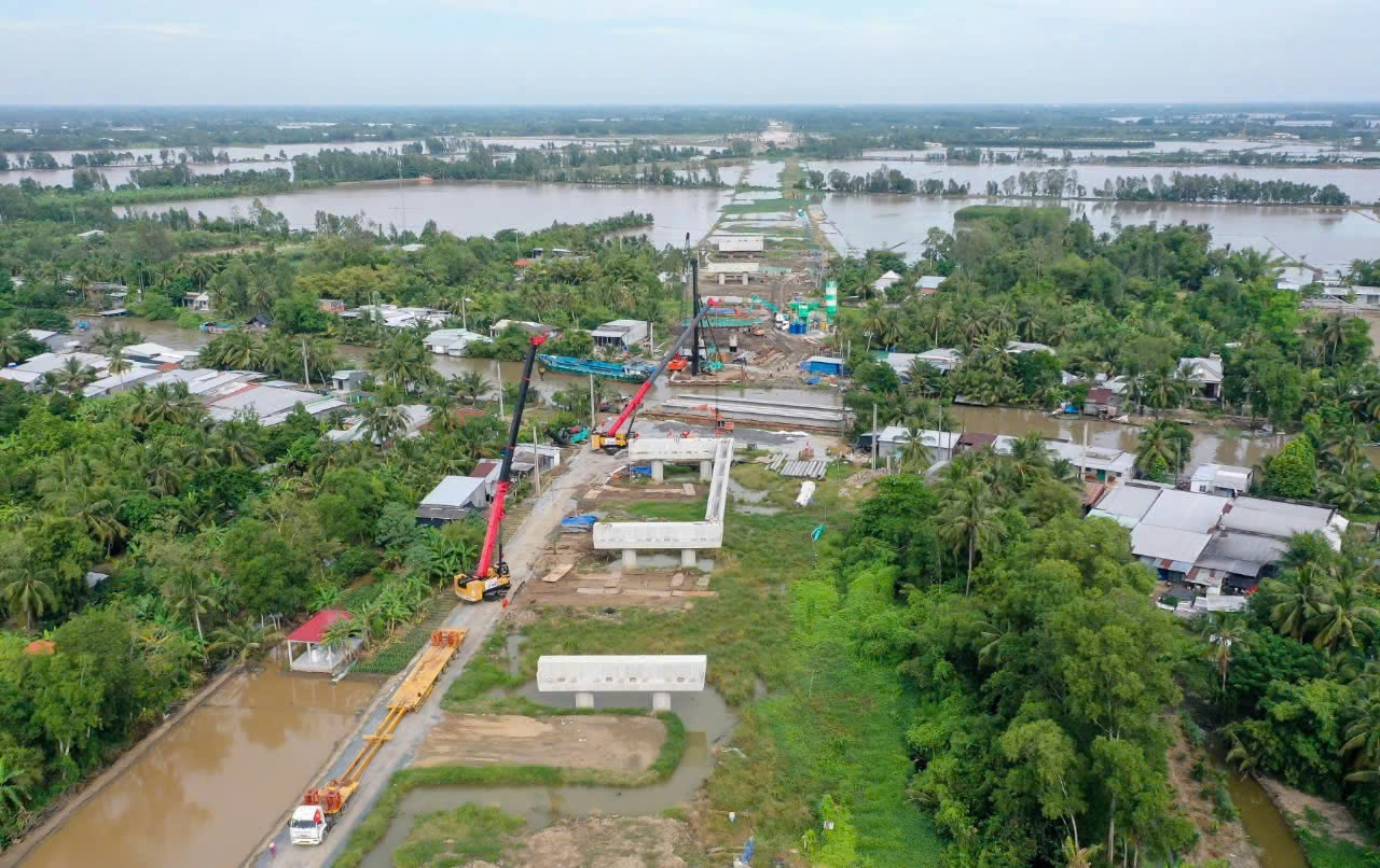 Hậu Giang lên phương án rút ngắn thời gian xử lý nền đất yếu thi công cao tốc- Ảnh 1. Hậu Giang lên phương án rút ngắn thời gian xử lý nền đất yếu thi công cao tốc- Ảnh 1.