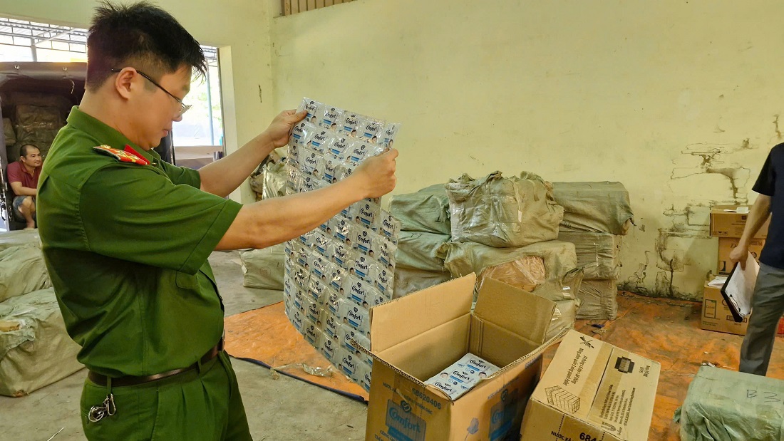 Công an Nghệ An khởi tố 4 đối tượng về tội buôn bán hàng giả- Ảnh 3. Công an Nghệ An khởi tố 4 đối tượng về tội buôn bán hàng giả- Ảnh 3.