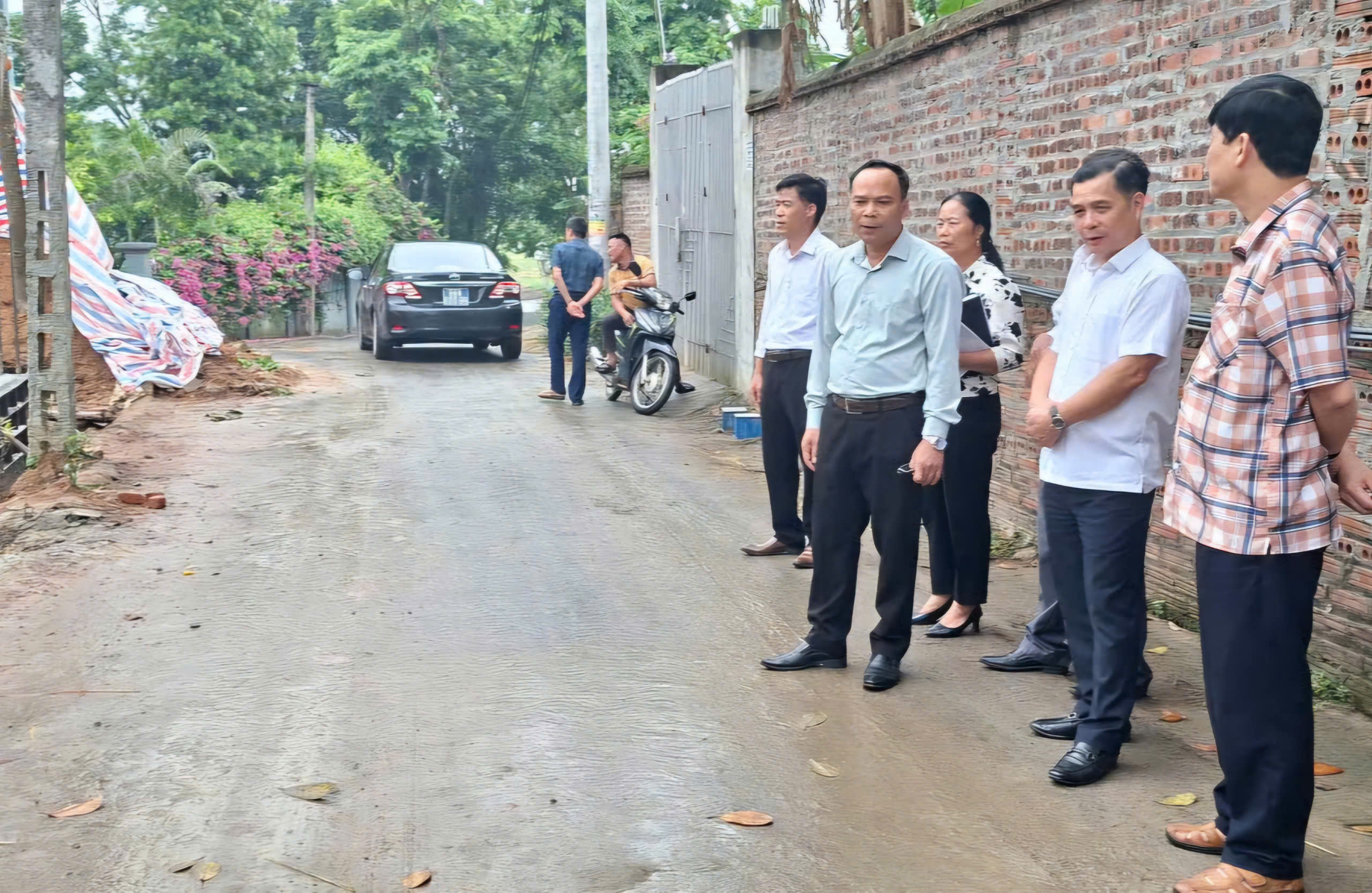 Tam Dương: Bí thư Huyện uỷ kiểm tra tiến độ xây dựng sửa chữa nhà tạm, nhà dột nát- Ảnh 2. Tam Dương: Bí thư Huyện uỷ kiểm tra tiến độ xây dựng sửa chữa nhà tạm, nhà dột nát- Ảnh 2.