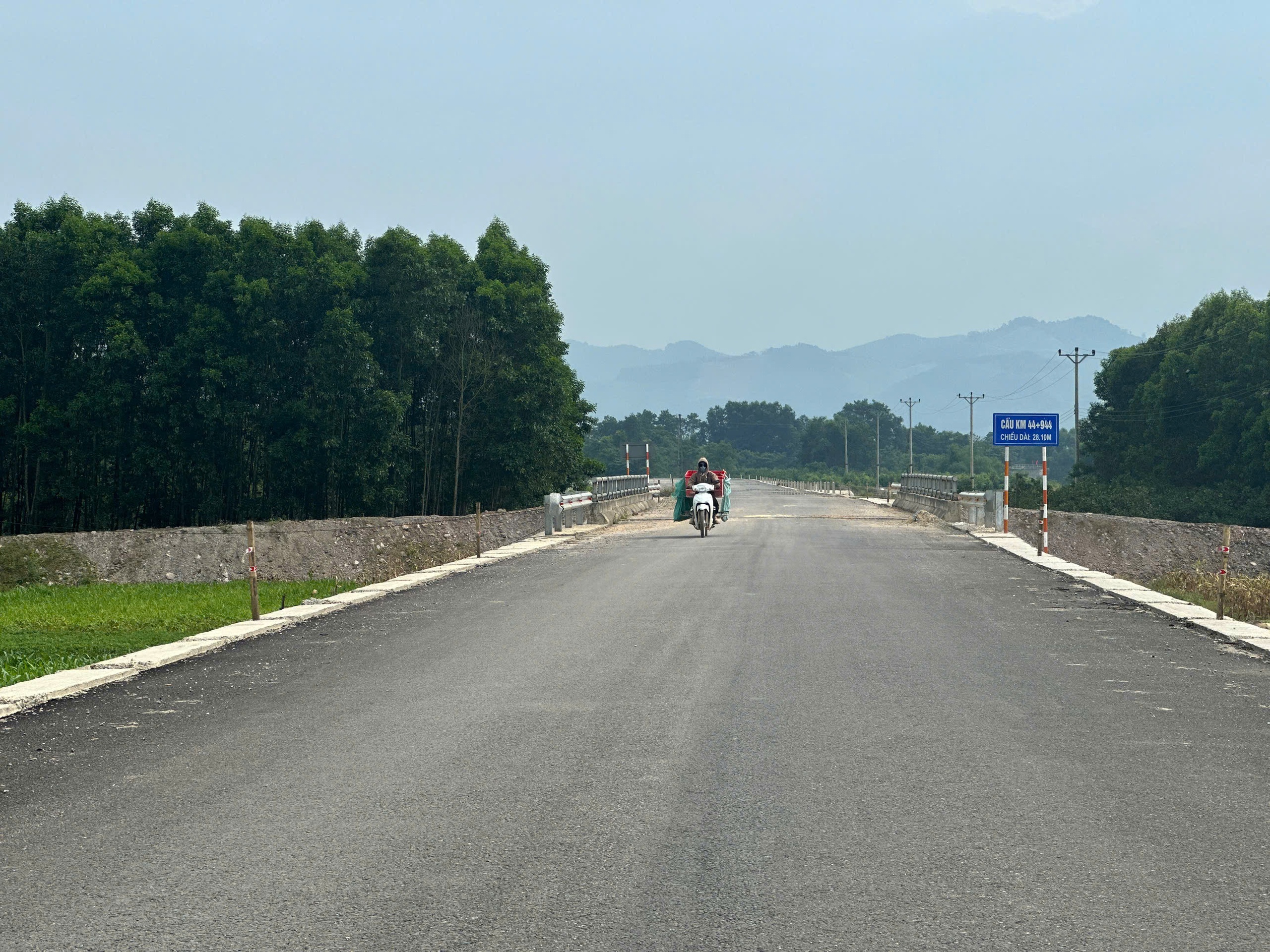 Dự án giao thông hơn 300 tỷ đồng ở Hà Tĩnh “kẹt” vì chưa xong đền bù- Ảnh 4. Dự án giao thông hơn 300 tỷ đồng ở Hà Tĩnh “kẹt” vì chưa xong đền bù- Ảnh 4.