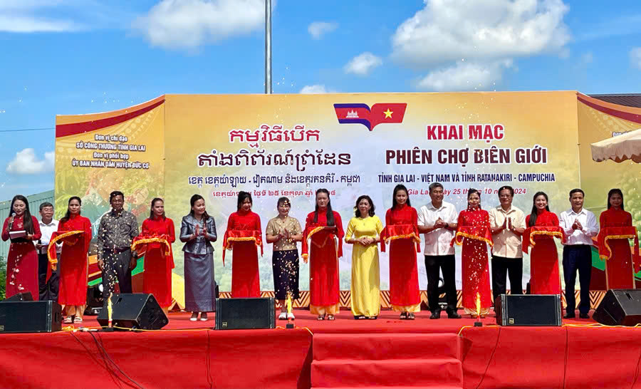 Gia Lai: Hạ tầng giao thông đồng bộ - Thúc đẩy thương mại biên giới phát triển- Ảnh 2. Gia Lai: Hạ tầng giao thông đồng bộ - Thúc đẩy thương mại biên giới phát triển- Ảnh 2.