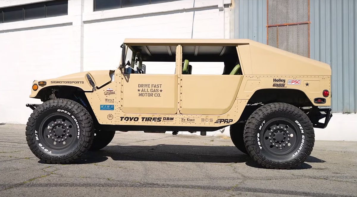 Xe quân sự Humvee lột xác thành xe chở học sinh- Ảnh 5. Xe quân sự Humvee lột xác thành xe chở học sinh- Ảnh 5.