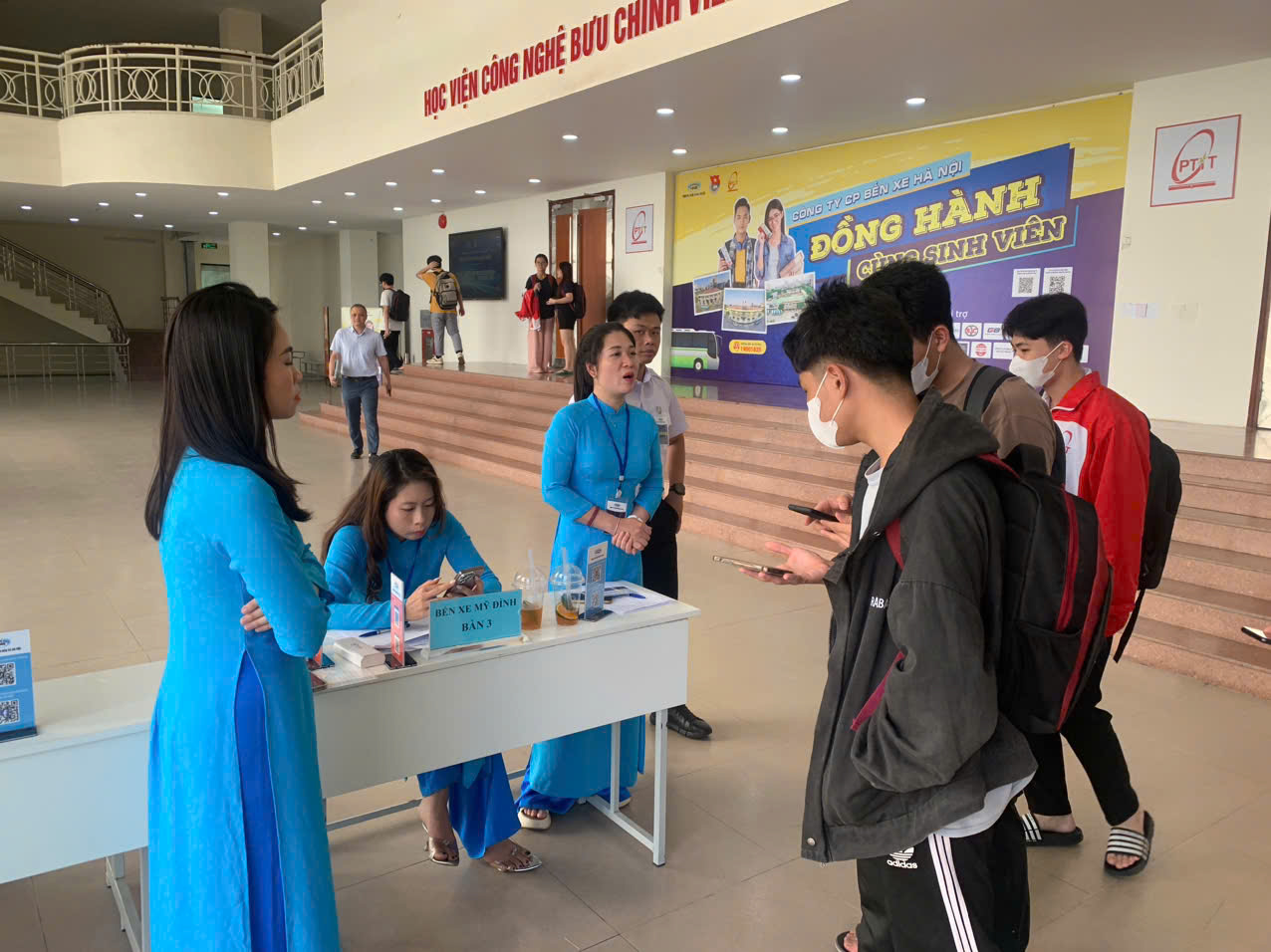 Bến xe Hà Nội và 25 doanh nghiệp vận tải giảm giá vé xe khách cho sinh viên- Ảnh 3. Bến xe Hà Nội và 25 doanh nghiệp vận tải giảm giá vé xe khách cho sinh viên- Ảnh 3.