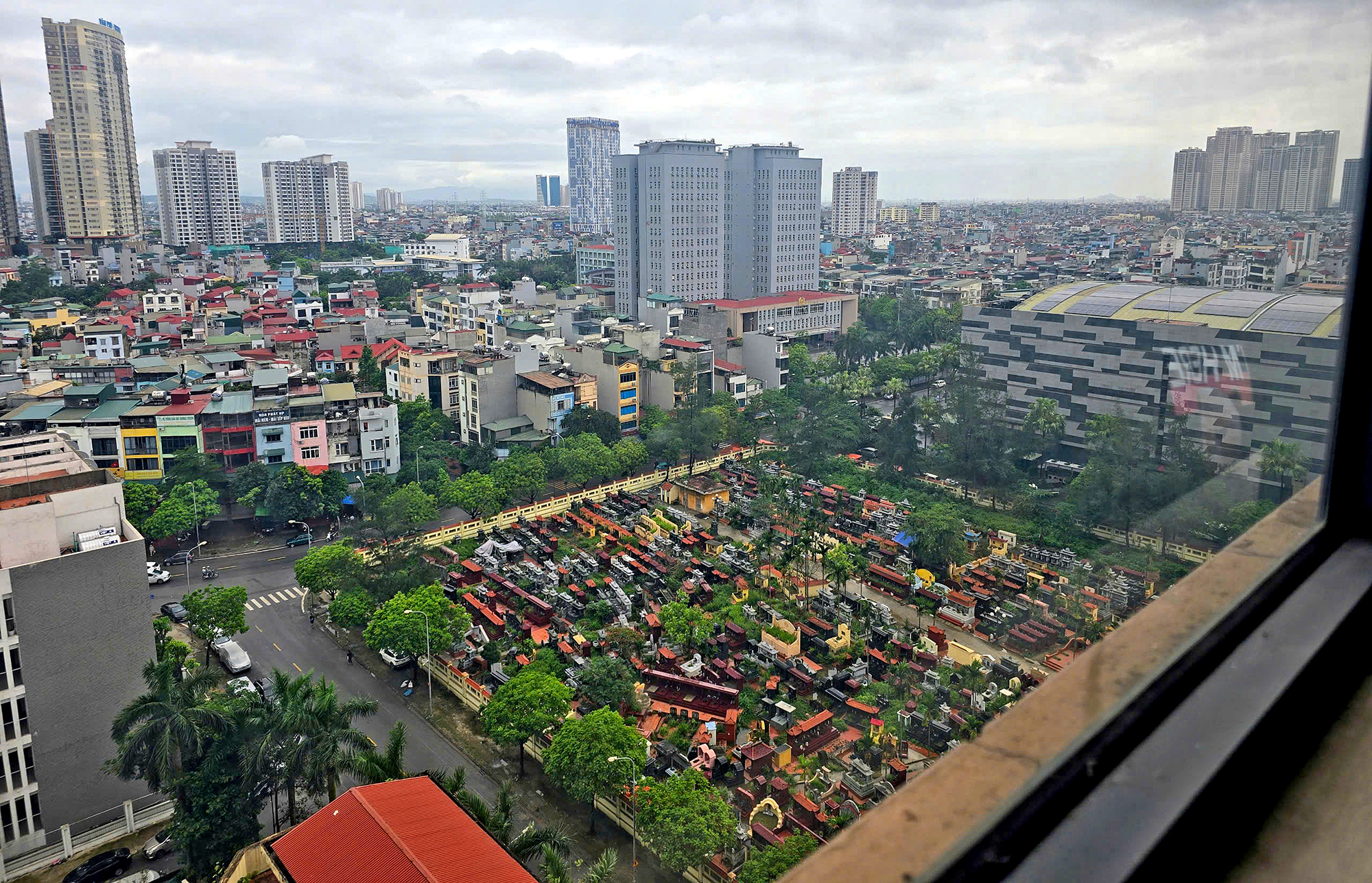 Căn hộ view nghĩa trang có phải là điểm trừ?- Ảnh 3. Căn hộ view nghĩa trang có phải là điểm trừ?- Ảnh 3.
