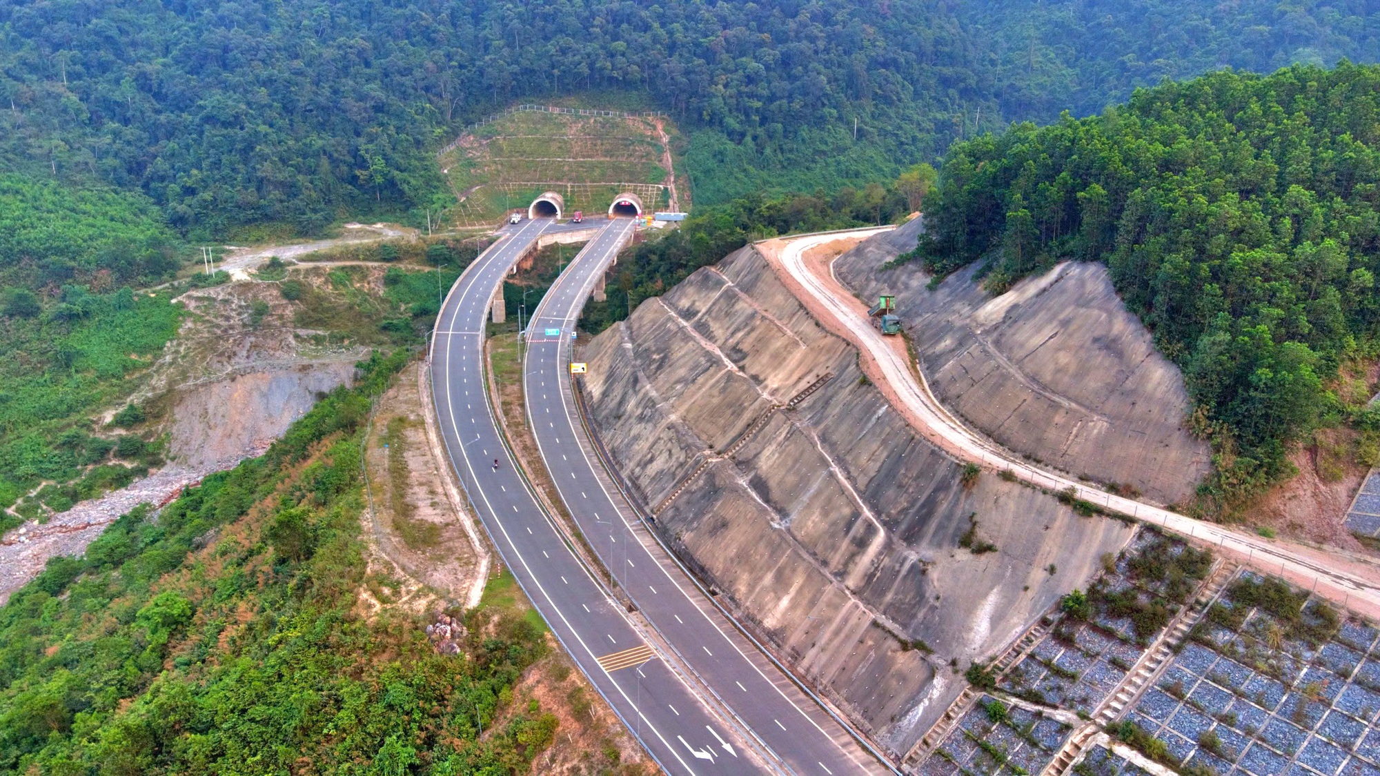 Tập trung nguồn lực cho hạ tầng giao thông, lấy đô thị làm động lực phát triển vùng- Ảnh 1. Tập trung nguồn lực cho hạ tầng giao thông, lấy đô thị làm động lực phát triển vùng- Ảnh 1.