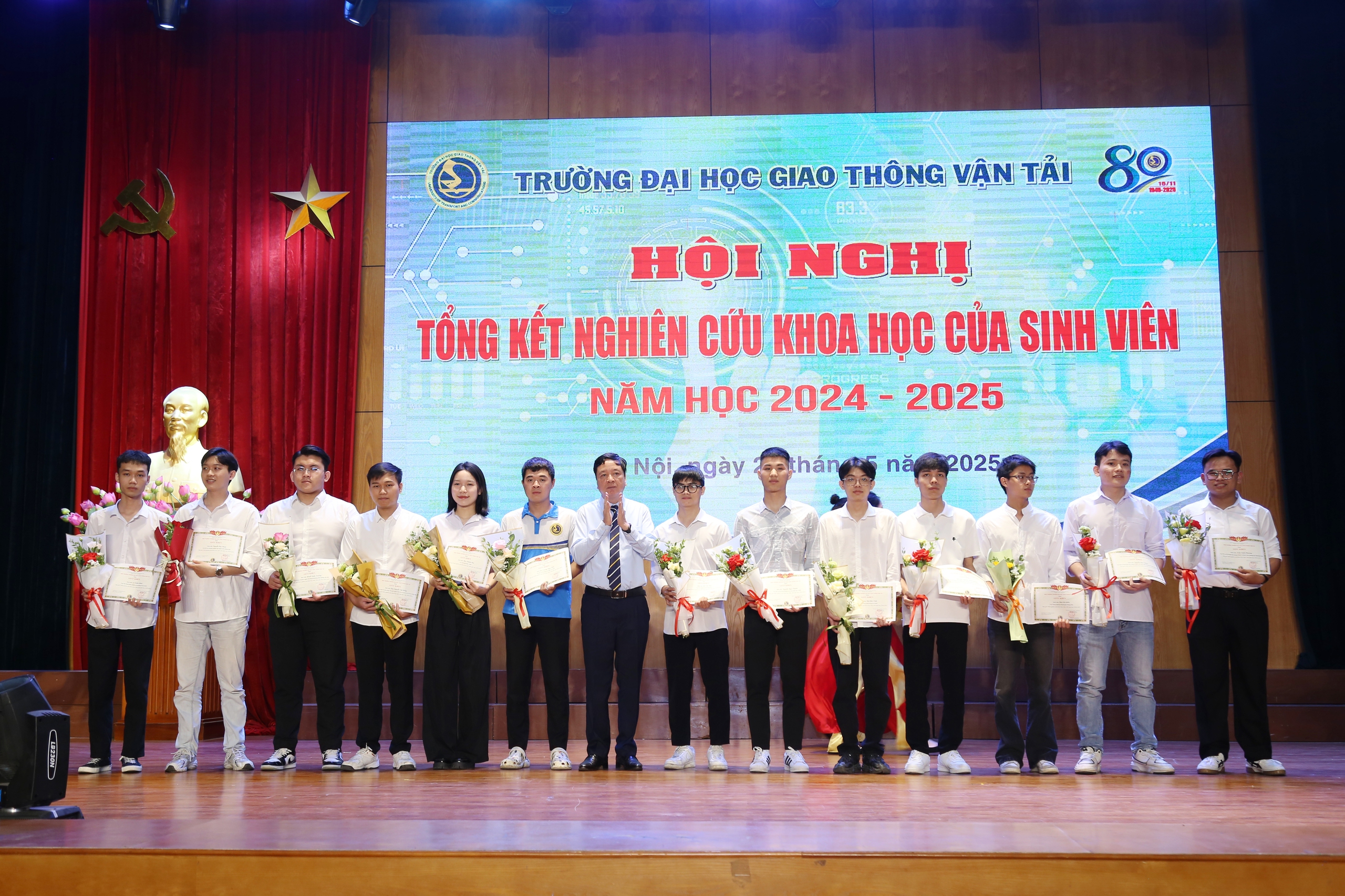 63 nghiên cứu khoa học xuất sắc của sinh viên Đại học GTVT được trao giải- Ảnh 1. 63 nghiên cứu khoa học xuất sắc của sinh viên Đại học GTVT được trao giải- Ảnh 1.