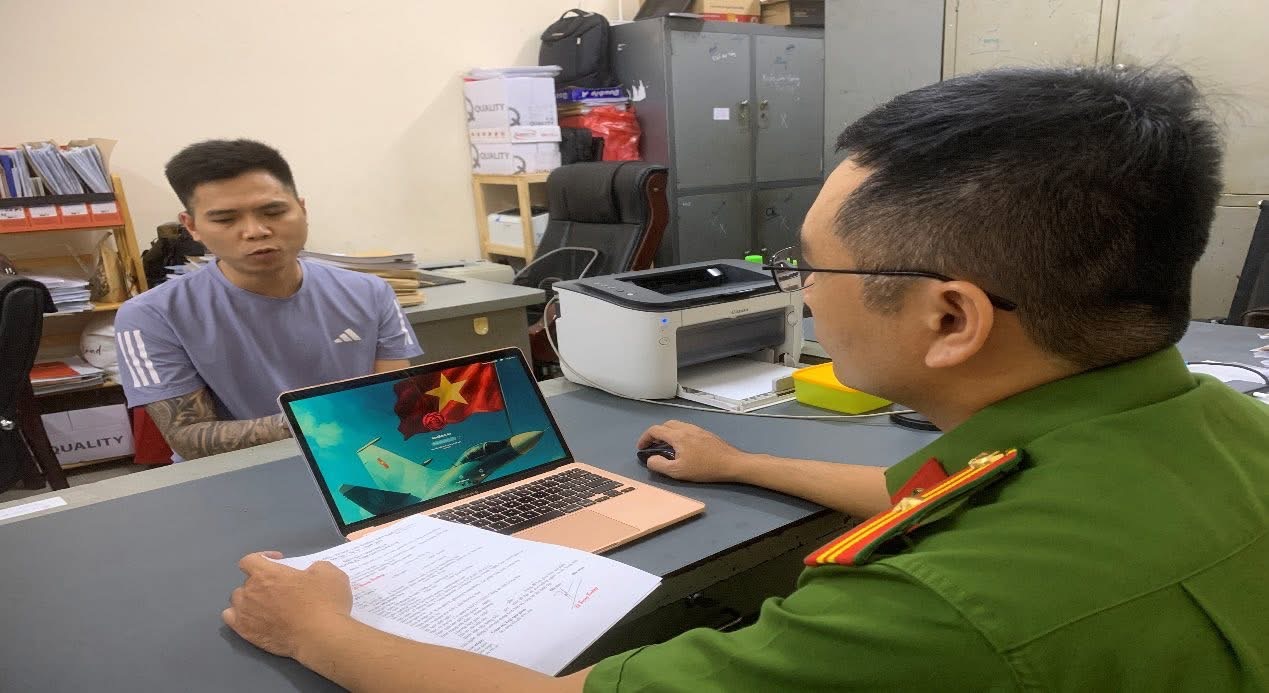 Bắt khẩn cấp nhóm lập sàn tiền ảo chiếm đoạt hơn 10.000 tỷ đồng ở Đồng Nai- Ảnh 1. Bắt khẩn cấp nhóm lập sàn tiền ảo chiếm đoạt hơn 10.000 tỷ đồng ở Đồng Nai- Ảnh 1.