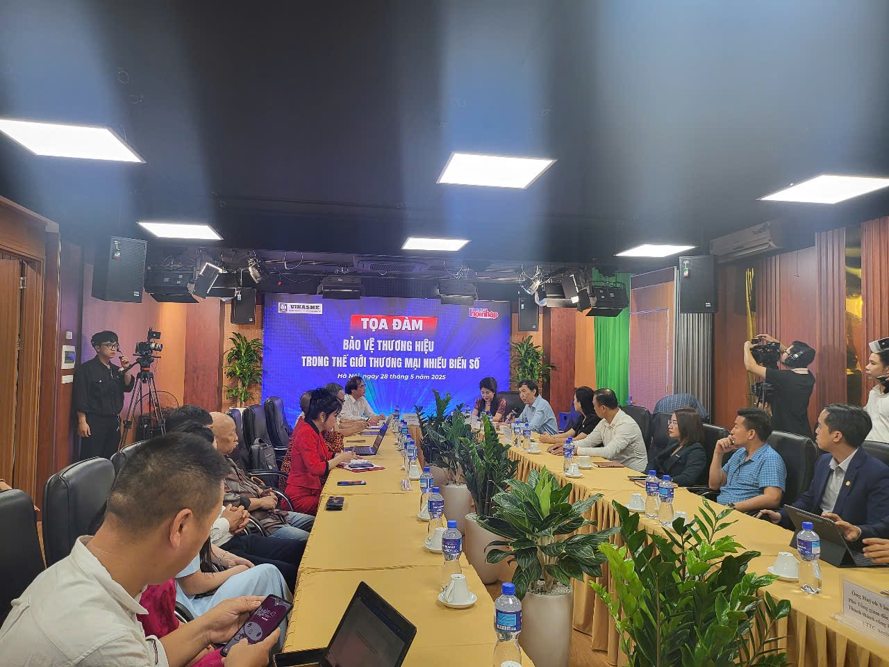 Bảo vệ thương hiệu trong thời kỳ thương mại đầy biến động cách nào?- Ảnh 1. Bảo vệ thương hiệu trong thời kỳ thương mại đầy biến động cách nào?- Ảnh 1.