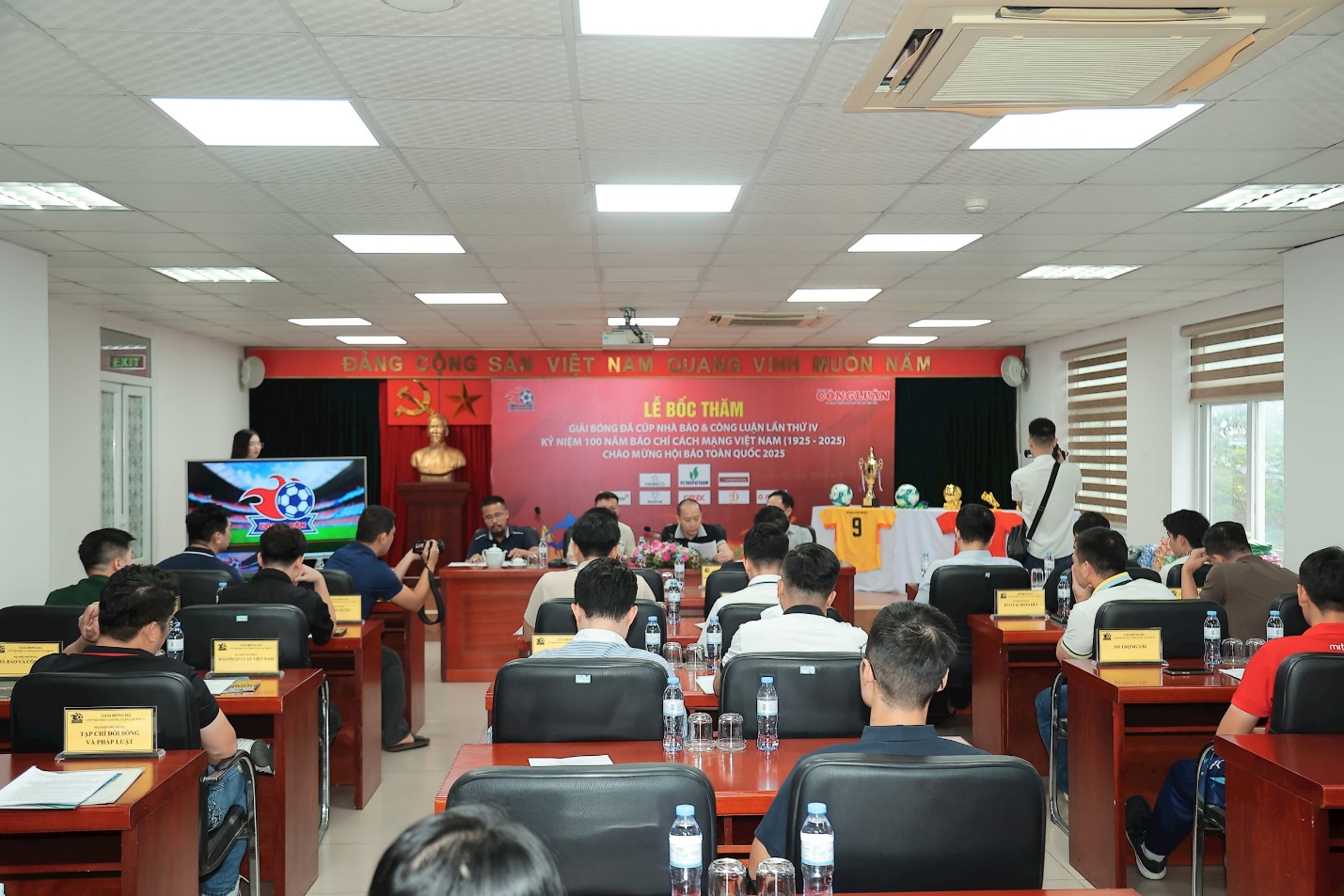 Báo Xây dựng tham gia giải bóng đá Cúp Nhà báo và Công luận lần thứ IV năm 2025- Ảnh 1. Báo Xây dựng tham gia giải bóng đá Cúp Nhà báo và Công luận lần thứ IV năm 2025- Ảnh 1.