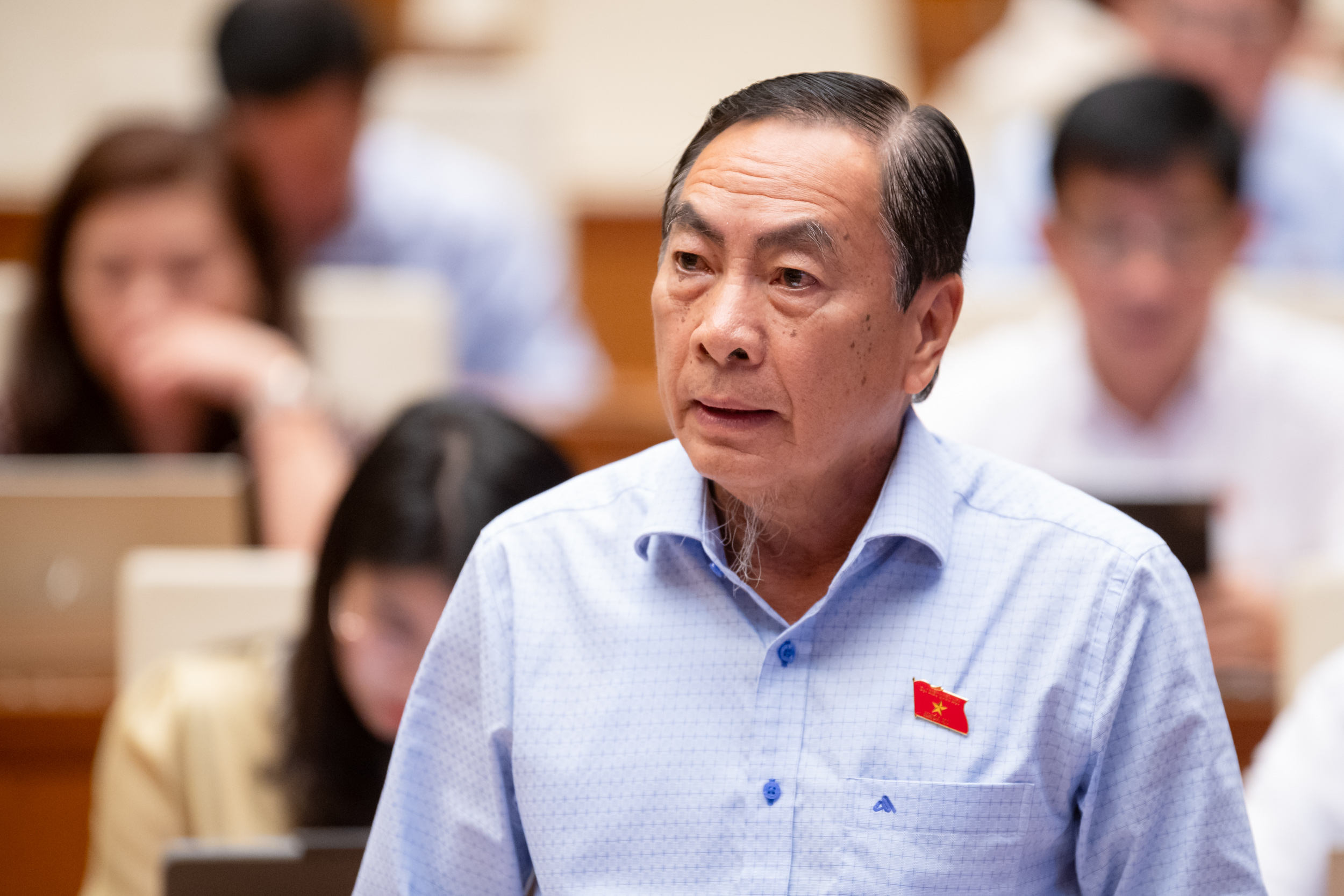 ĐBQH: Nên khuyến khích đại biểu không cầm giấy đọc khi thảo luận ở nghị trường- Ảnh 3. ĐBQH: Nên khuyến khích đại biểu không cầm giấy đọc khi thảo luận ở nghị trường- Ảnh 3.