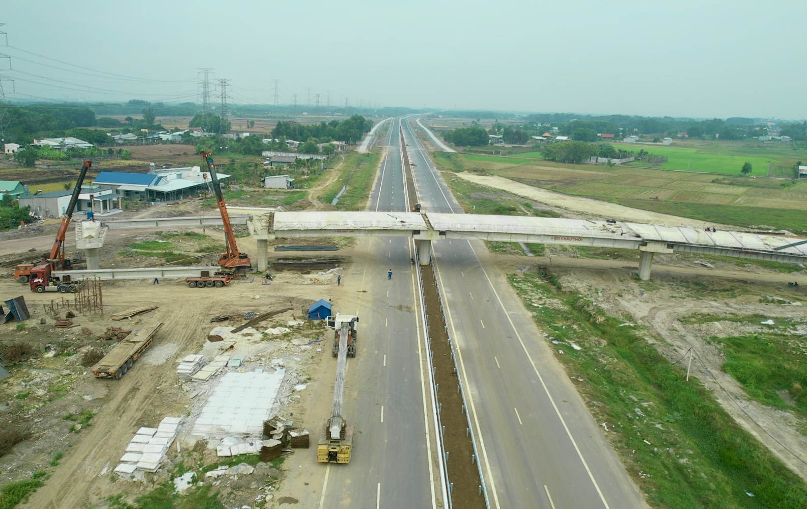 Chạy đua thời tiết đưa dự án Vành đai 3 TP.HCM qua Đồng Nai cán đích trước 19/12- Ảnh 12. Chạy đua thời tiết đưa dự án Vành đai 3 TP.HCM qua Đồng Nai cán đích trước 19/12- Ảnh 12.