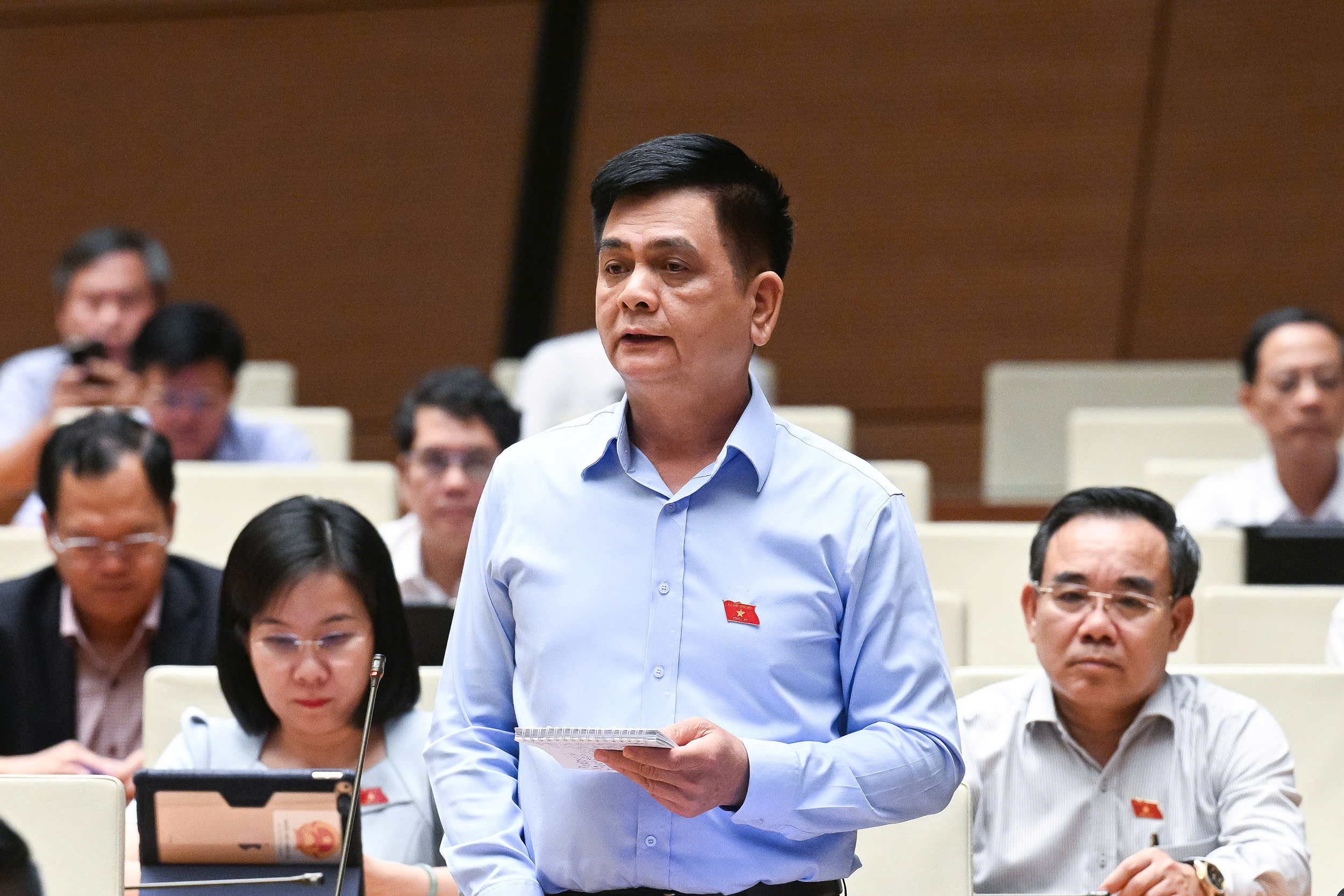 ĐBQH: Cân nhắc buộc người nước ngoài muốn nhập tịch phải có tên tiếng Việt- Ảnh 1.