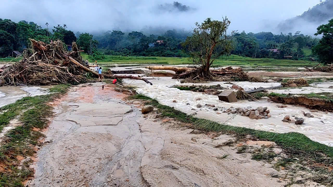 Xã biên giới Nghệ An tan hoang sau trận lũ quét bất ngờ trong đêm- Ảnh 1.