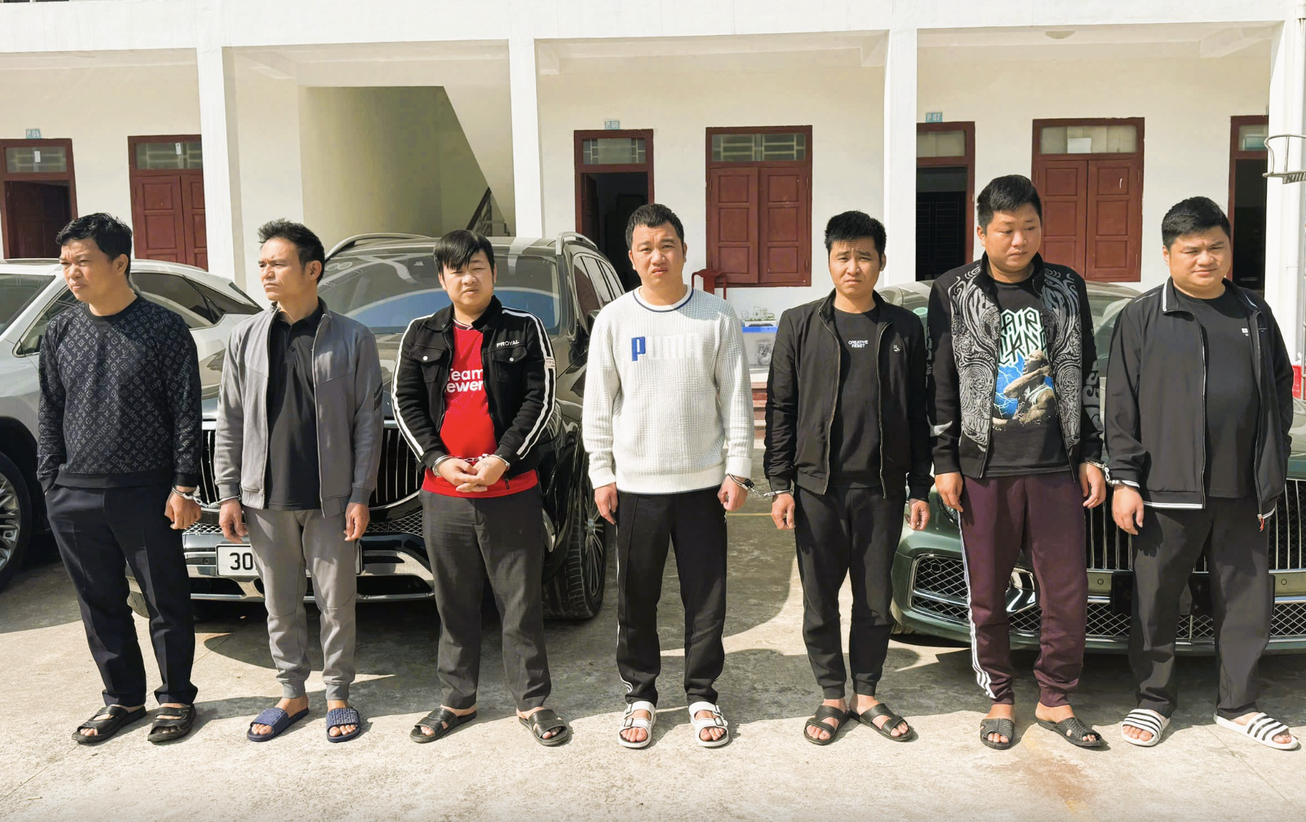 Vụ thu giữ nhiều ô tô hạng sang: Khởi tố thêm 4 đối tượng- Ảnh 3.