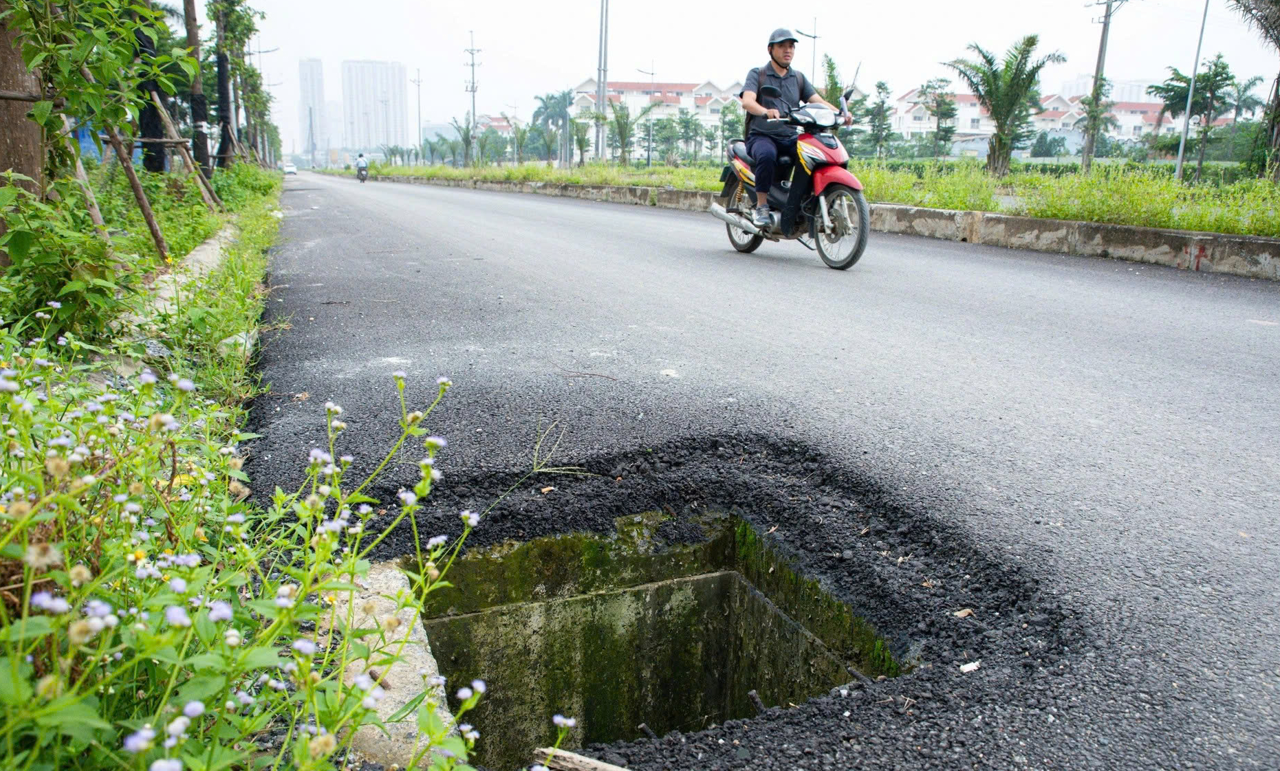 Hà Nội: Tuyến đường 8 làn gần 1.800 tỷ đồng đang thi công thế nào?- Ảnh 2. Hà Nội: Tuyến đường 8 làn gần 1.800 tỷ đồng đang thi công thế nào?- Ảnh 2.