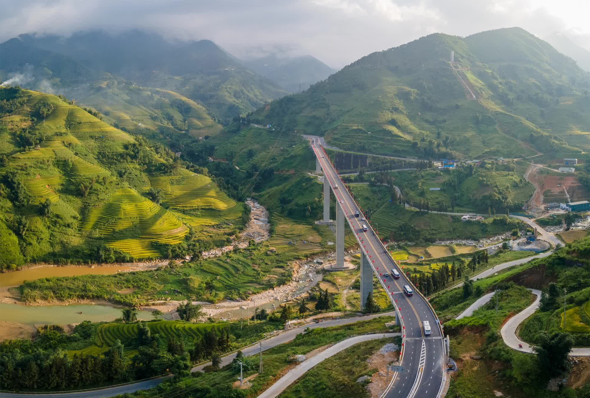 Lào Cai - Hạ tầng tạo đà cho du lịch cất cánh- Ảnh 1. Lào Cai - Hạ tầng tạo đà cho du lịch cất cánh- Ảnh 1.